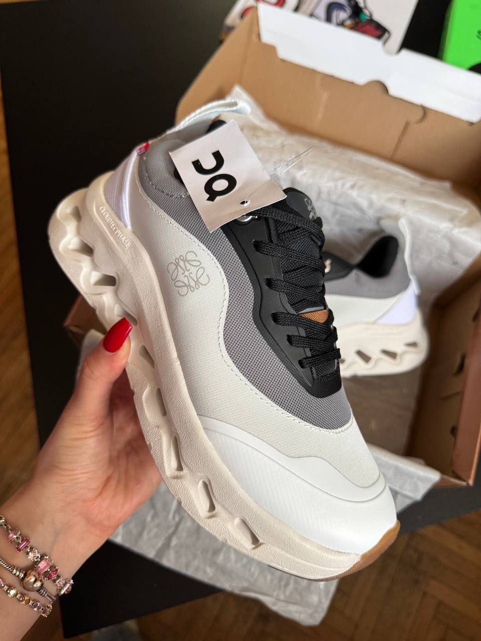 ON Loewe tri color