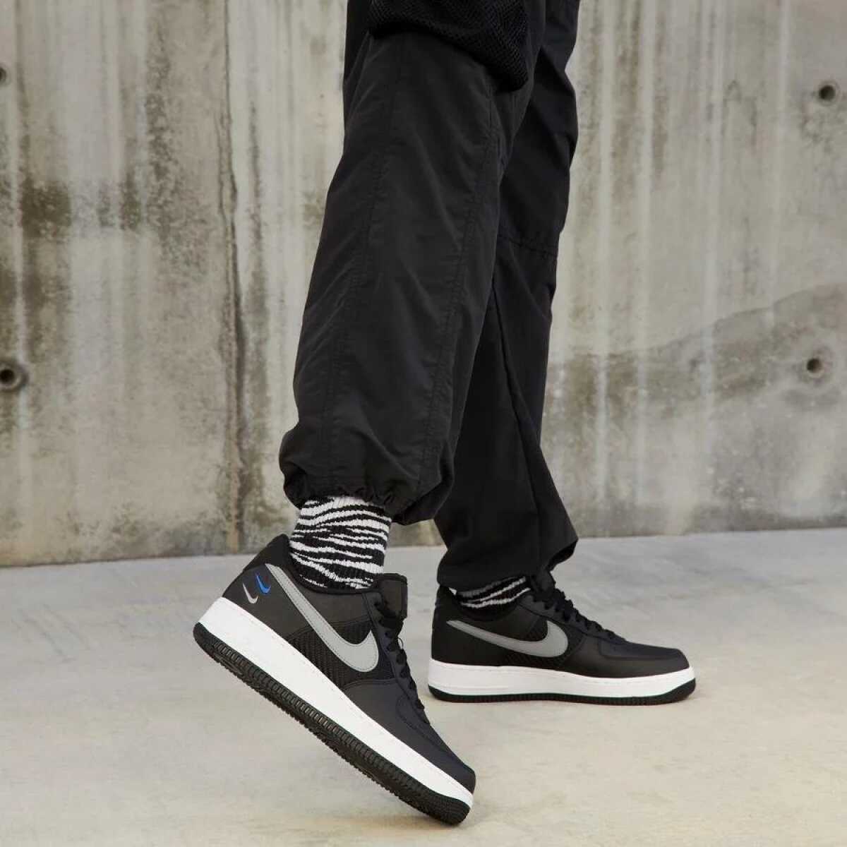 Nıke Erkek Aır Force 1'07 Swoosh Spor Ayakkabı 