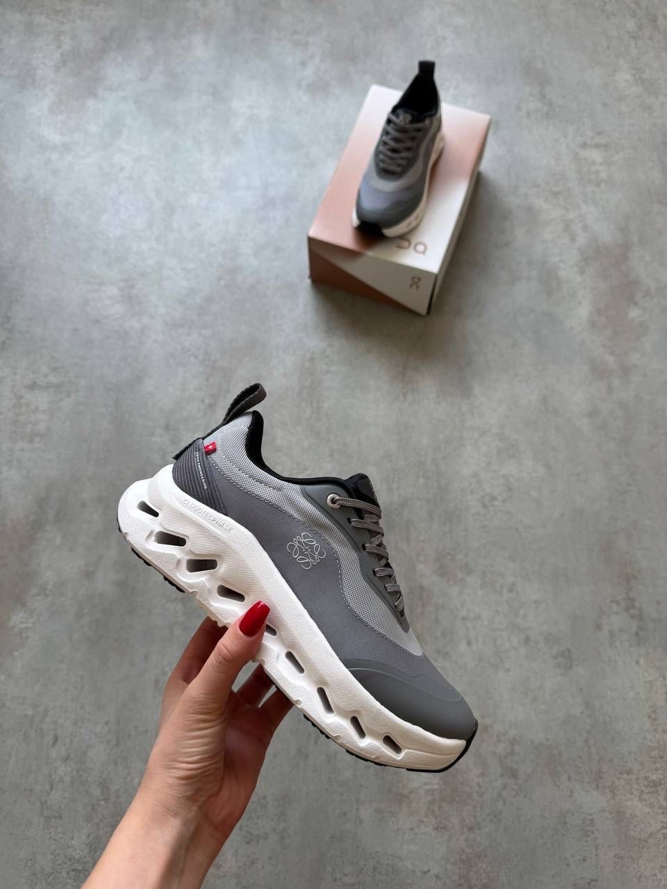 ON Loewe Grey