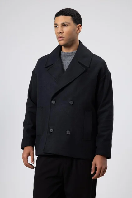 Oversize Kruvaze Kısa Kaşe Ceket SiyahOversize Kruvaze Kısa Kaşe Ceket Siyah