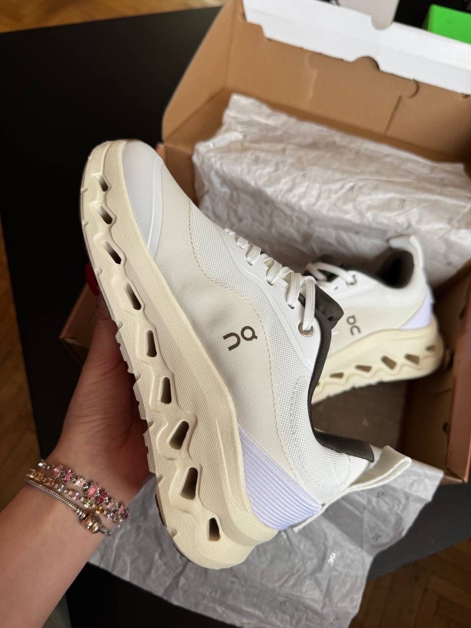 ON Loewe tri color