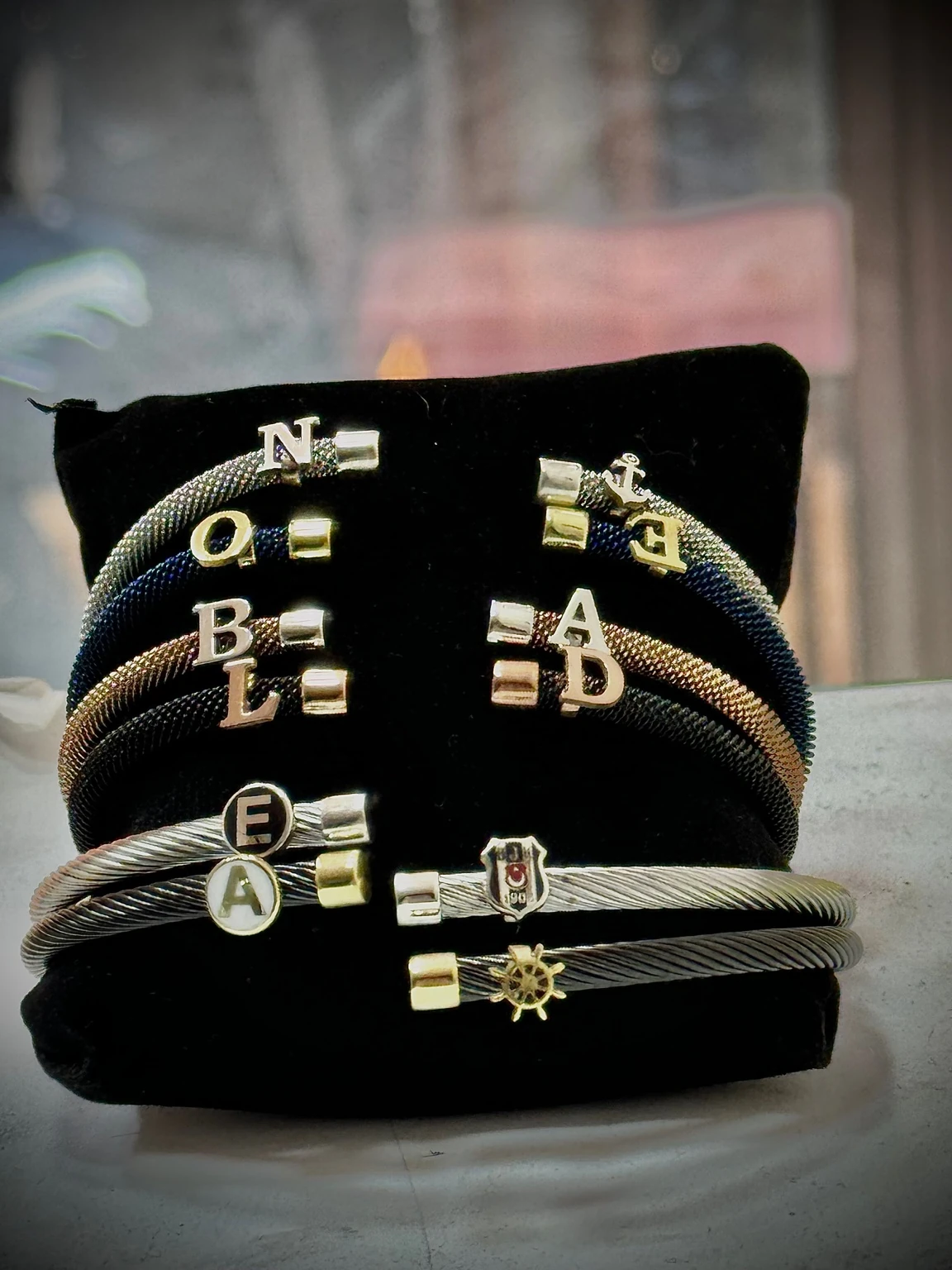 Kişiye Özel Harfli Çelik Bileklik – Altın, Gümüş ve Renkli Seçeneklerle | Noble Jewelry