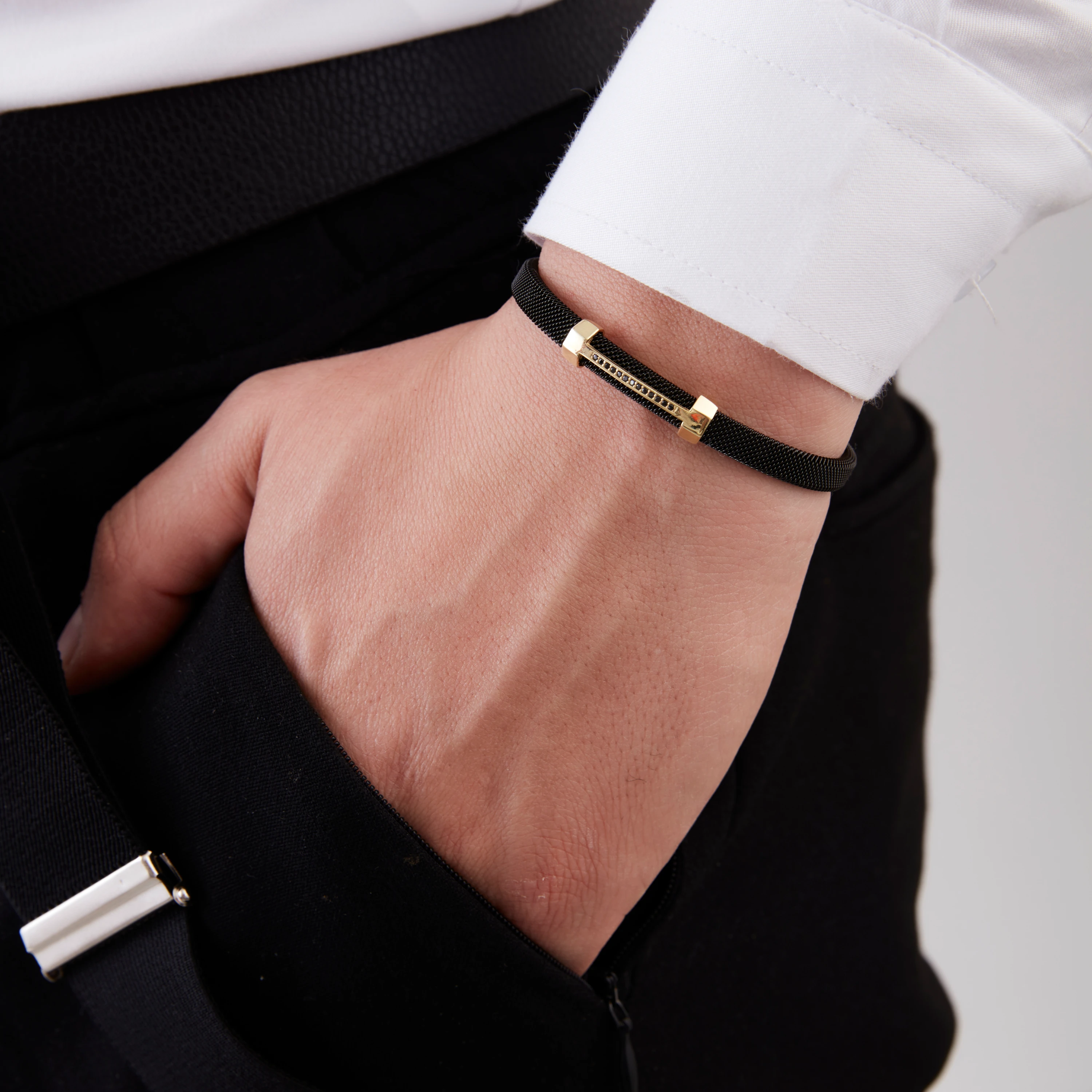 Siyah Çelik Örgü Bileklik – Altın Kaplama Taşlı İnce Bar