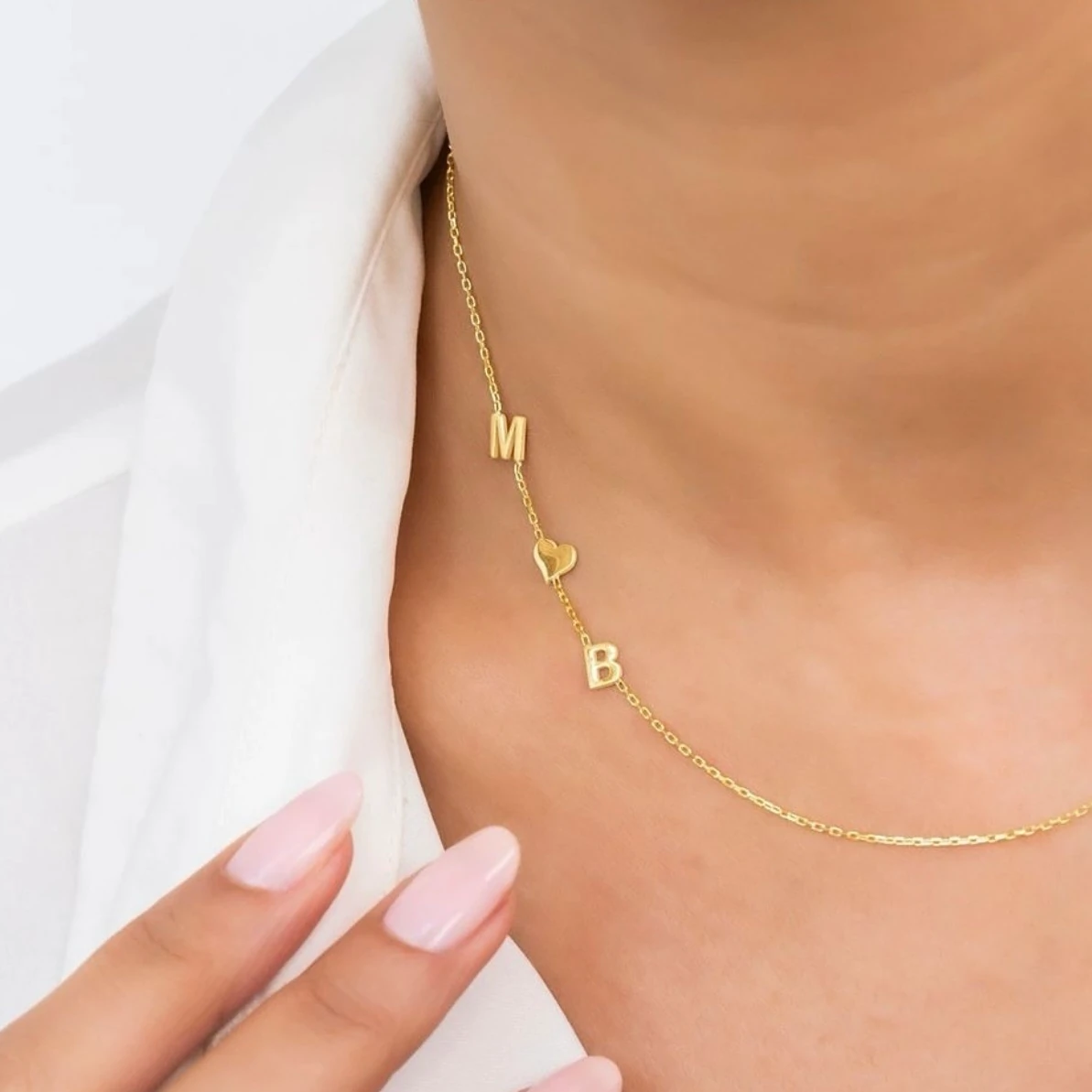 Kişiye Özel Harfli Kalpli Gümüş Kolye – Minimal Zarif Tasarım