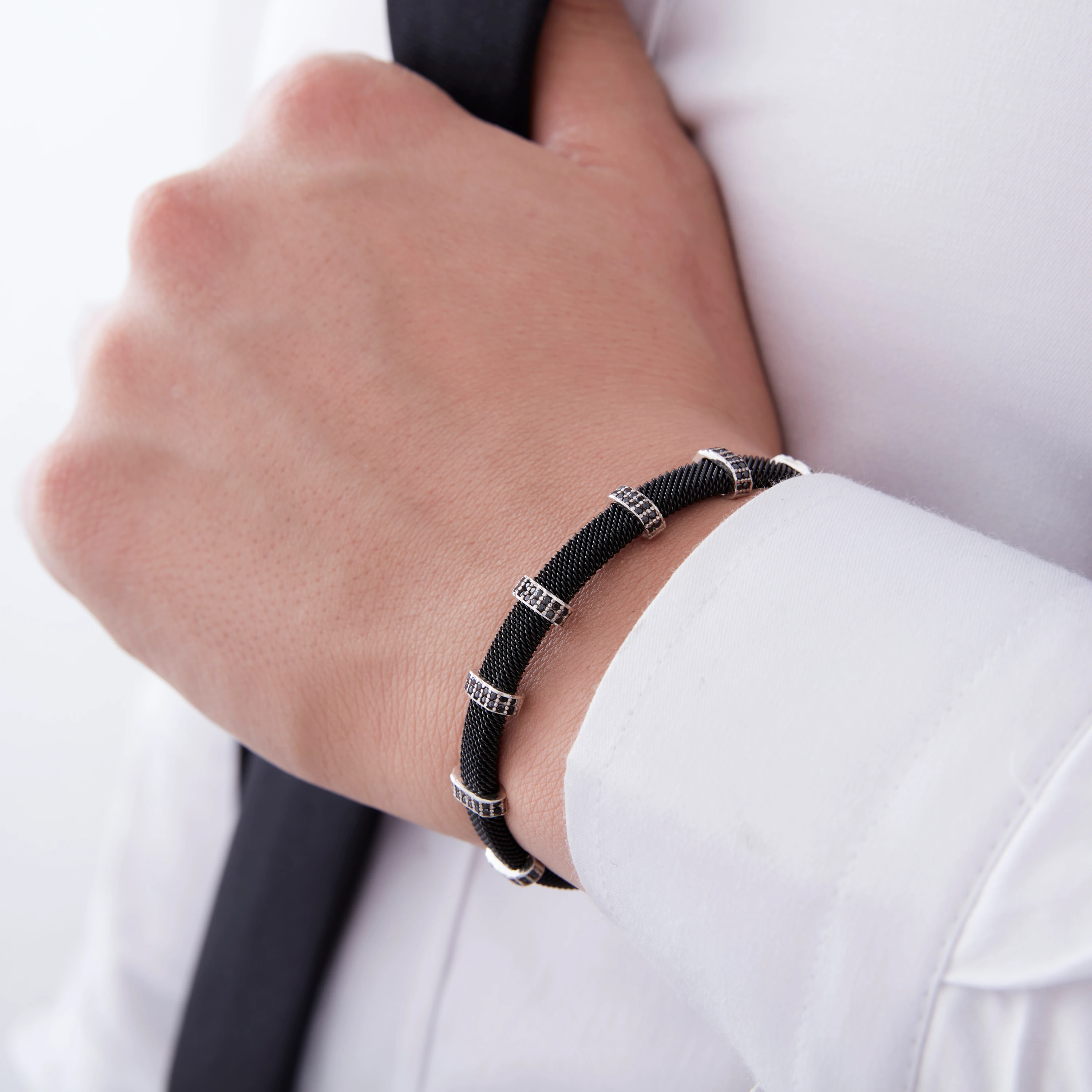 Siyah Çelik Kordonlu Gümüş Detaylı Minimal Bileklik