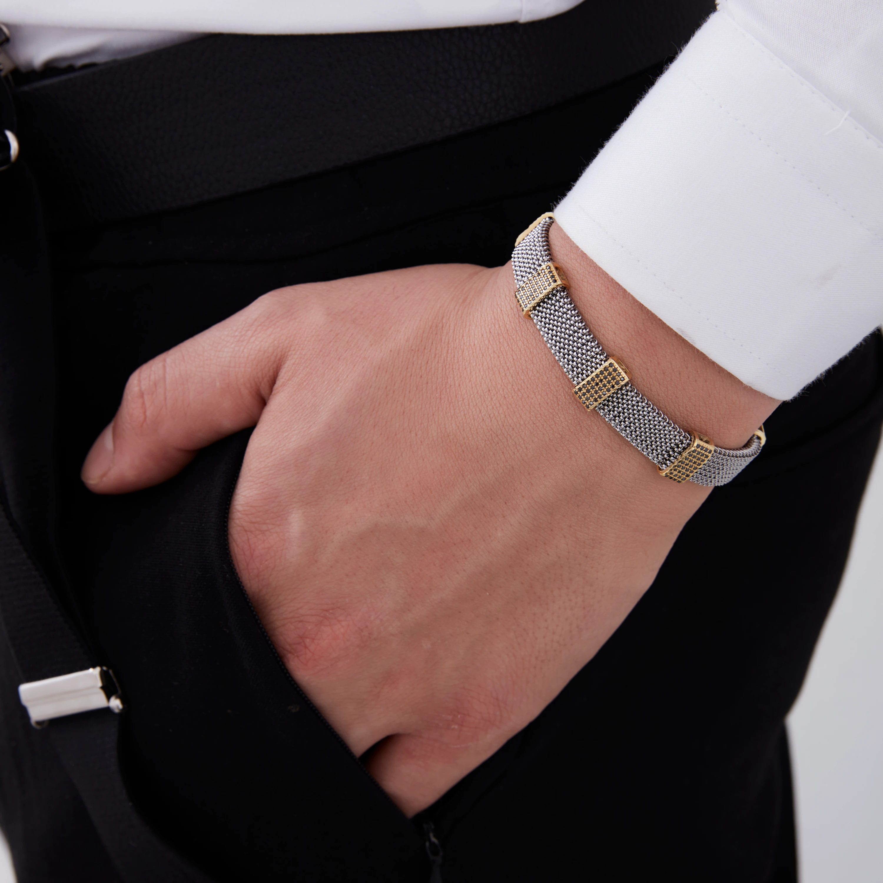 Gümüş Çelik Kordonlu Gold Detaylı Modern Bileklik