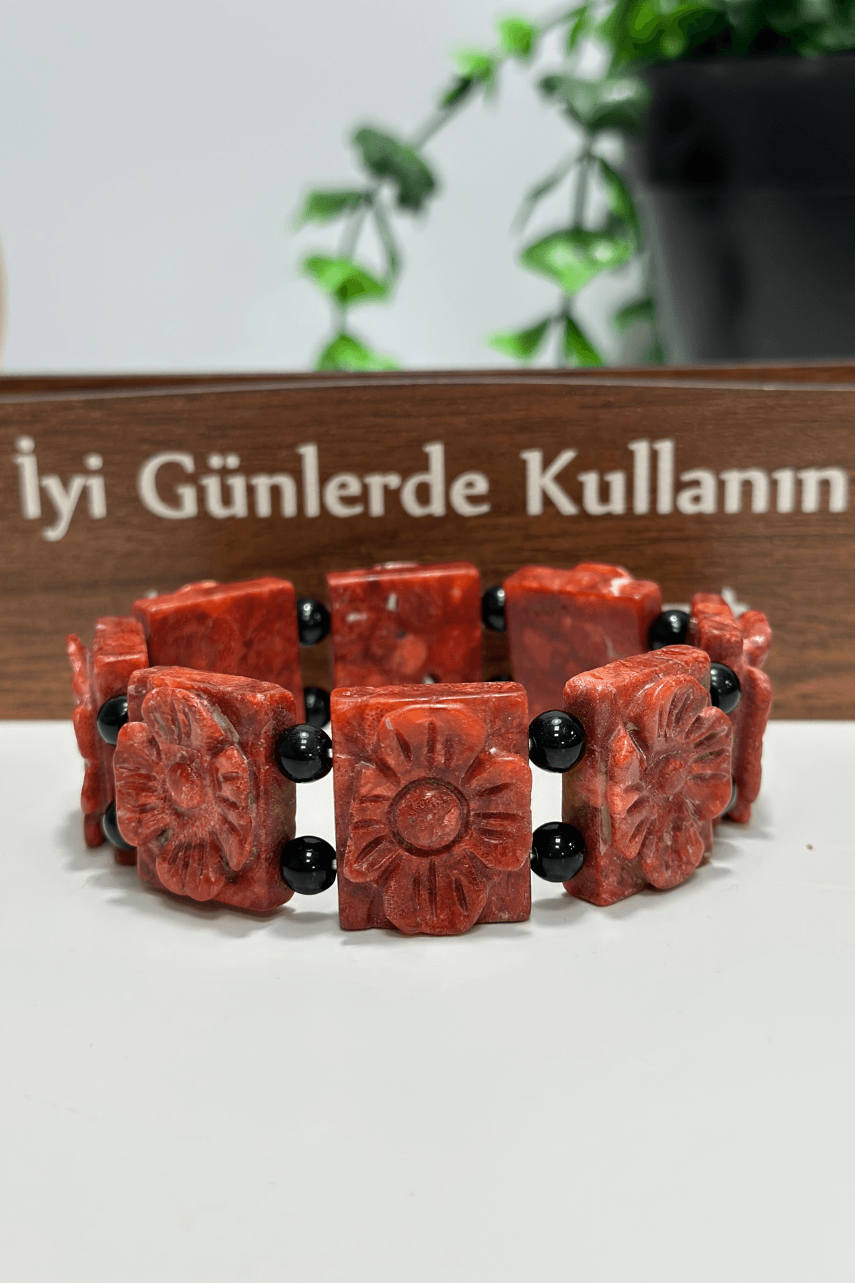 Rolex Serisi Oyma Doğal Mercan Taşı Bileklik – Karanfil Ateşi