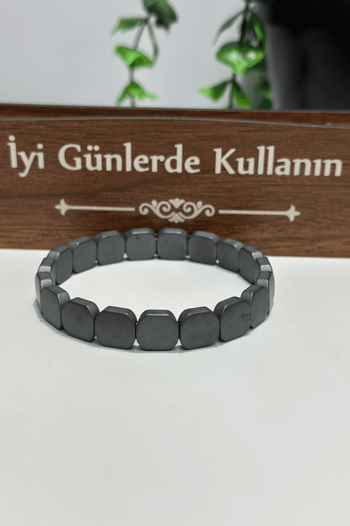 Hematit Doğal Taş Bileklik Mat SoftEdge Model Kare Formlu Günlük Kullanıma Uygun