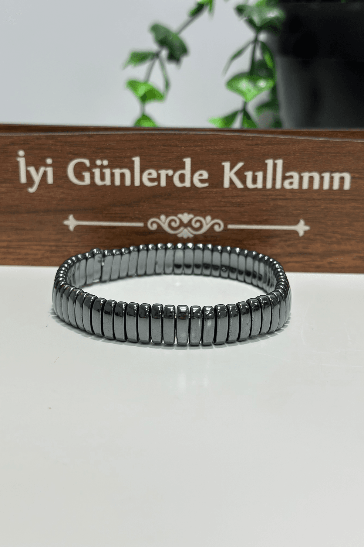 Hematit Doğal Taş Bileklik – OvalGloss Model | Parlak Yüzeyli, Şık ve Günlük Kullanıma Uygun
