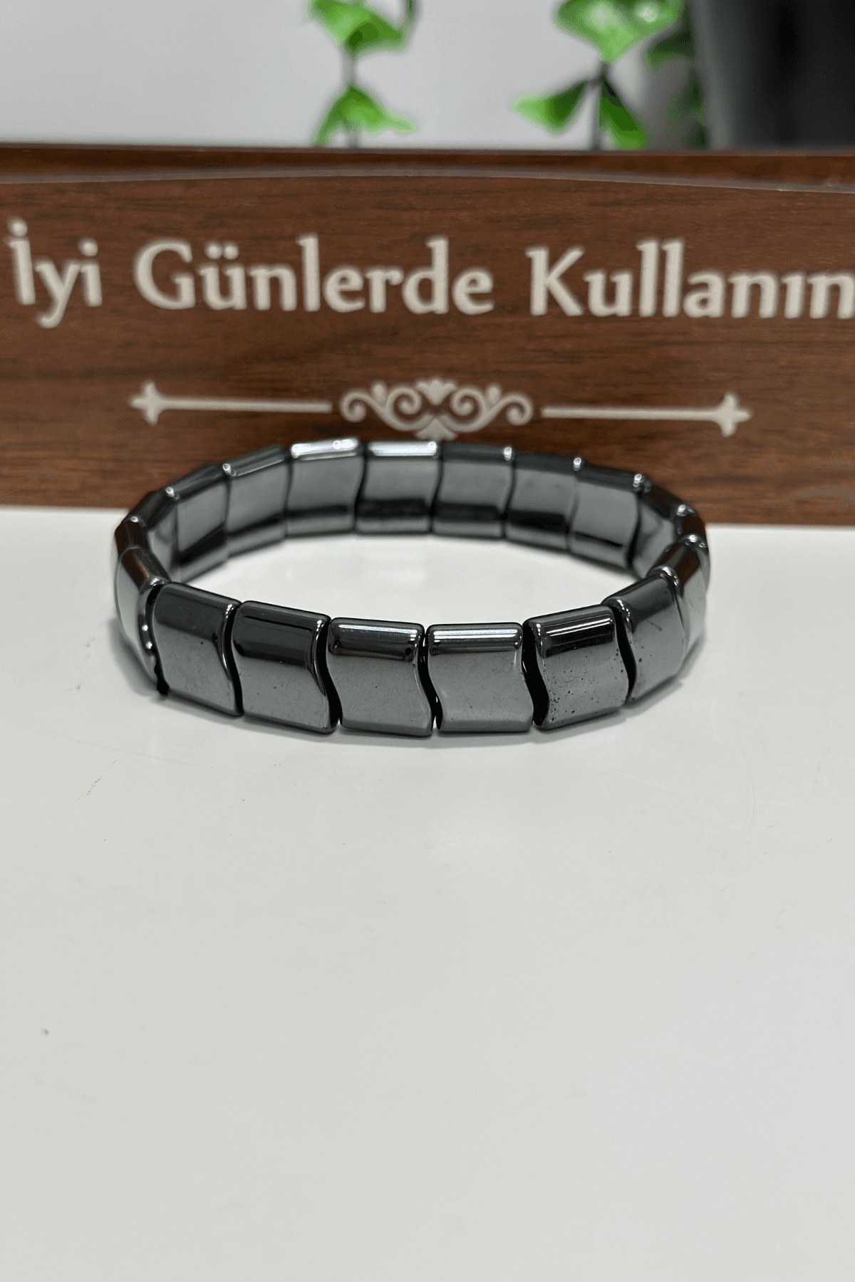 Hematit Doğal Taş Bileklik Parlak Kıvrımlı Taş Tasarımı Günlük Kullanıma Uygun
