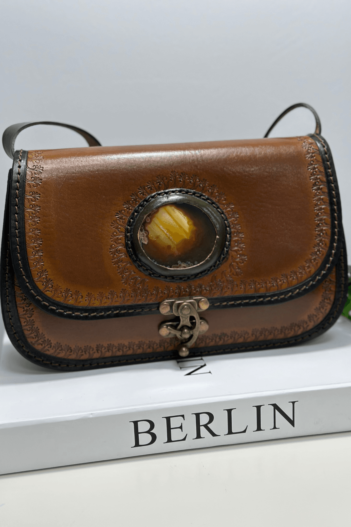 Lal-i Deri Çanta – Hakiki Deri Kadın Omuz Çantası (Doğal Akik Taşlı) 27x16.50x6