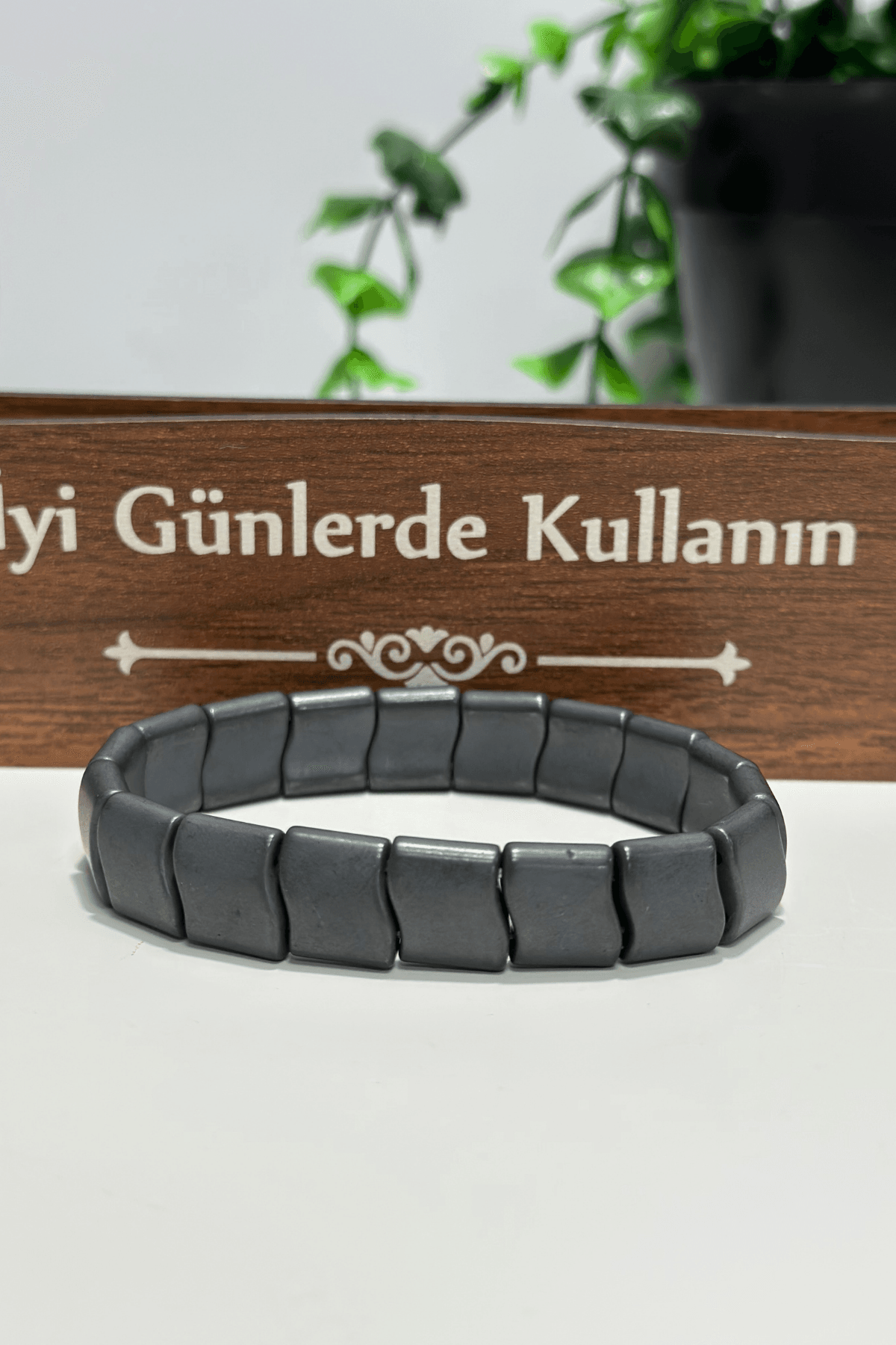Hematit Doğal Taş Bileklik Mat Kıvrımlı Taş Tasarımı Günlük Kullanıma Uygun