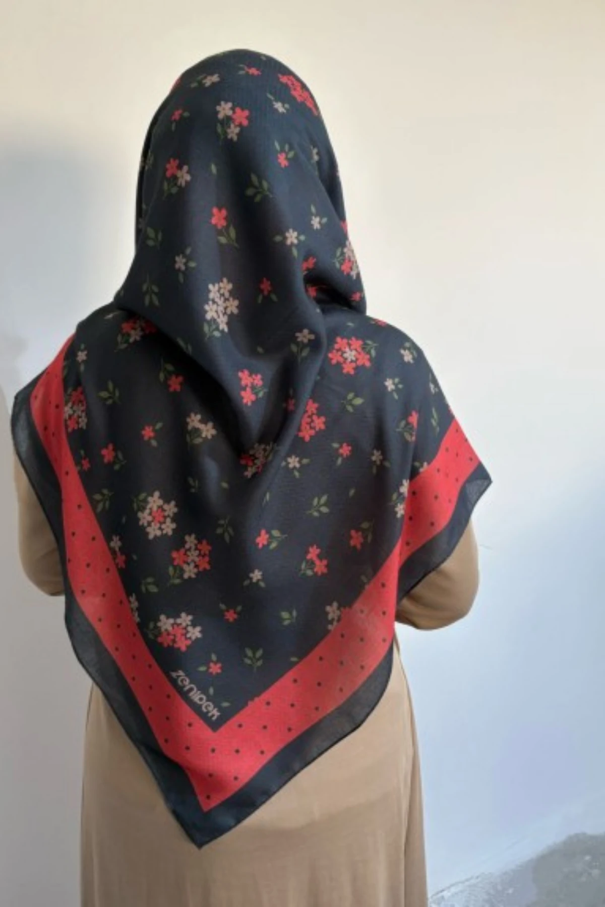 Leylak Esintisi Siyah