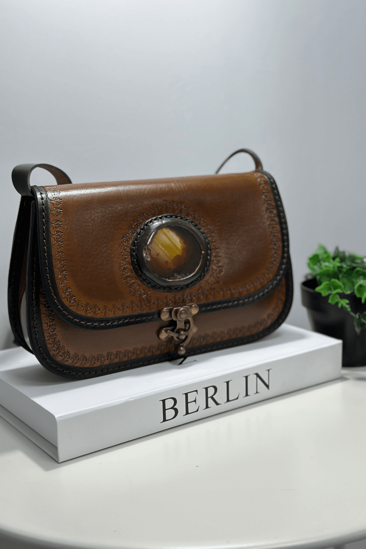 Lal-i Deri Çanta – Hakiki Deri Kadın Omuz Çantası (Doğal Akik Taşlı) 27x16.50x6