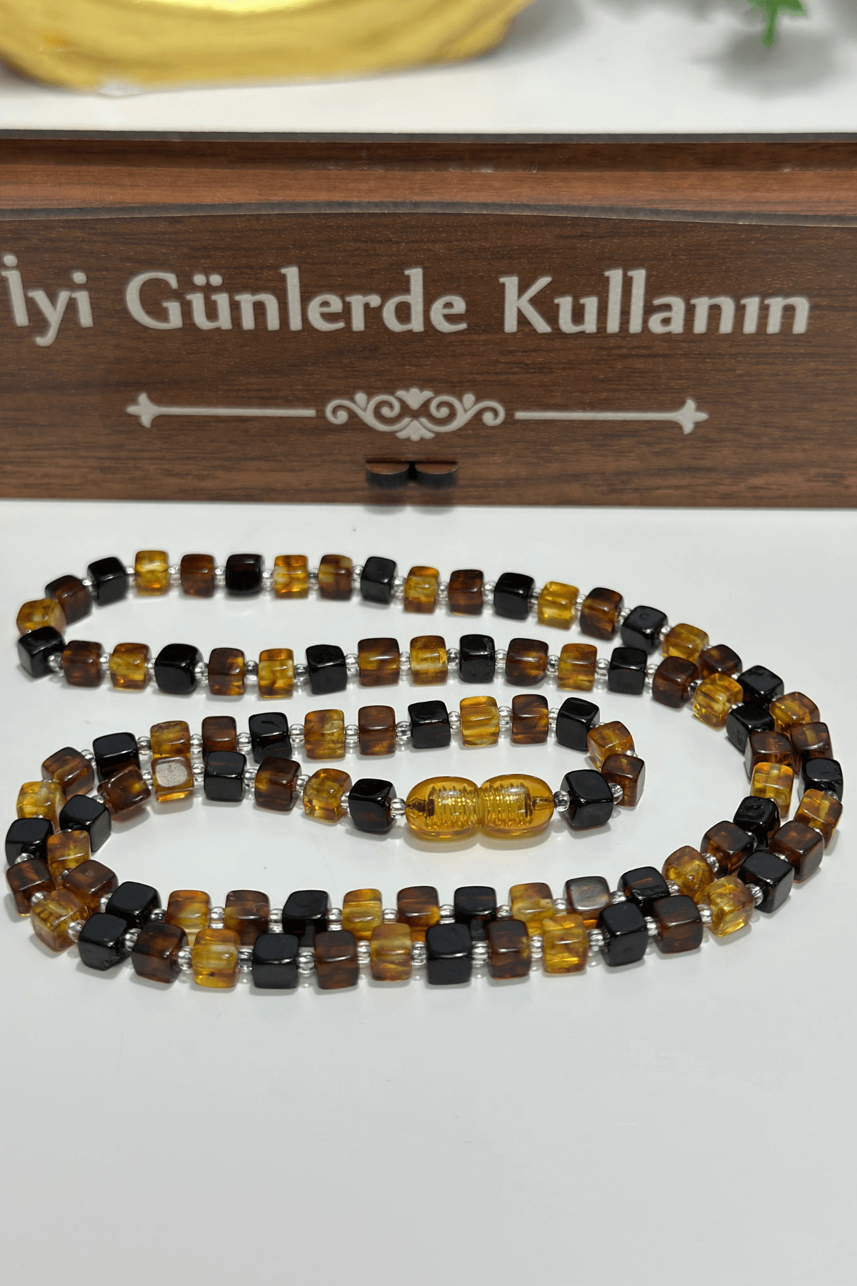 Küp Kesim Karışık Renk Kehribar Kolye Yetişkin