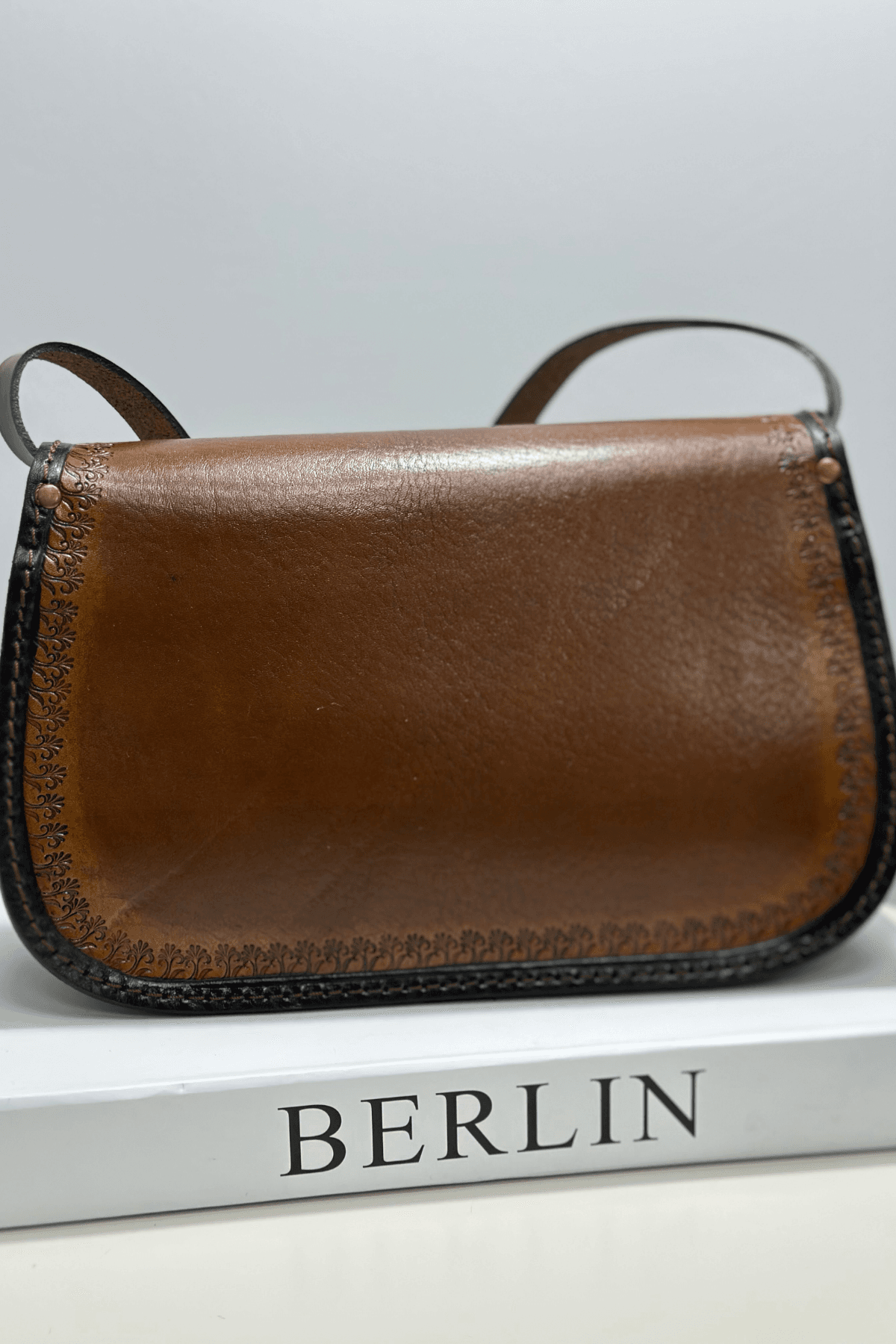 Lal-i Deri Çanta – Hakiki Deri Kadın Omuz Çantası (Doğal Akik Taşlı) 27x16.50x6