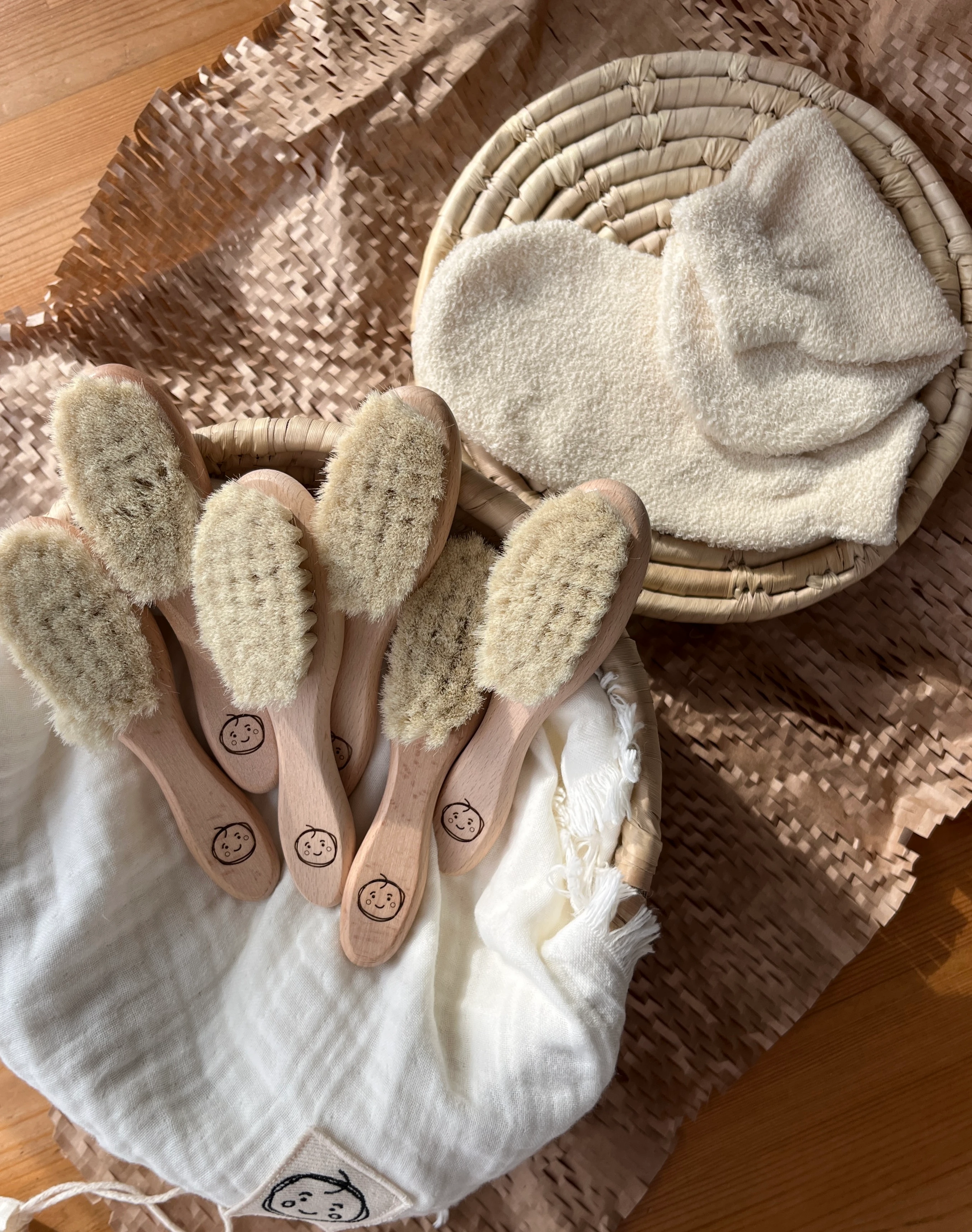 Doğal Keçi Kılı Ahşap Bebek Fırçası ve Pamuk Bebek Banyo Kesesi 2li Set