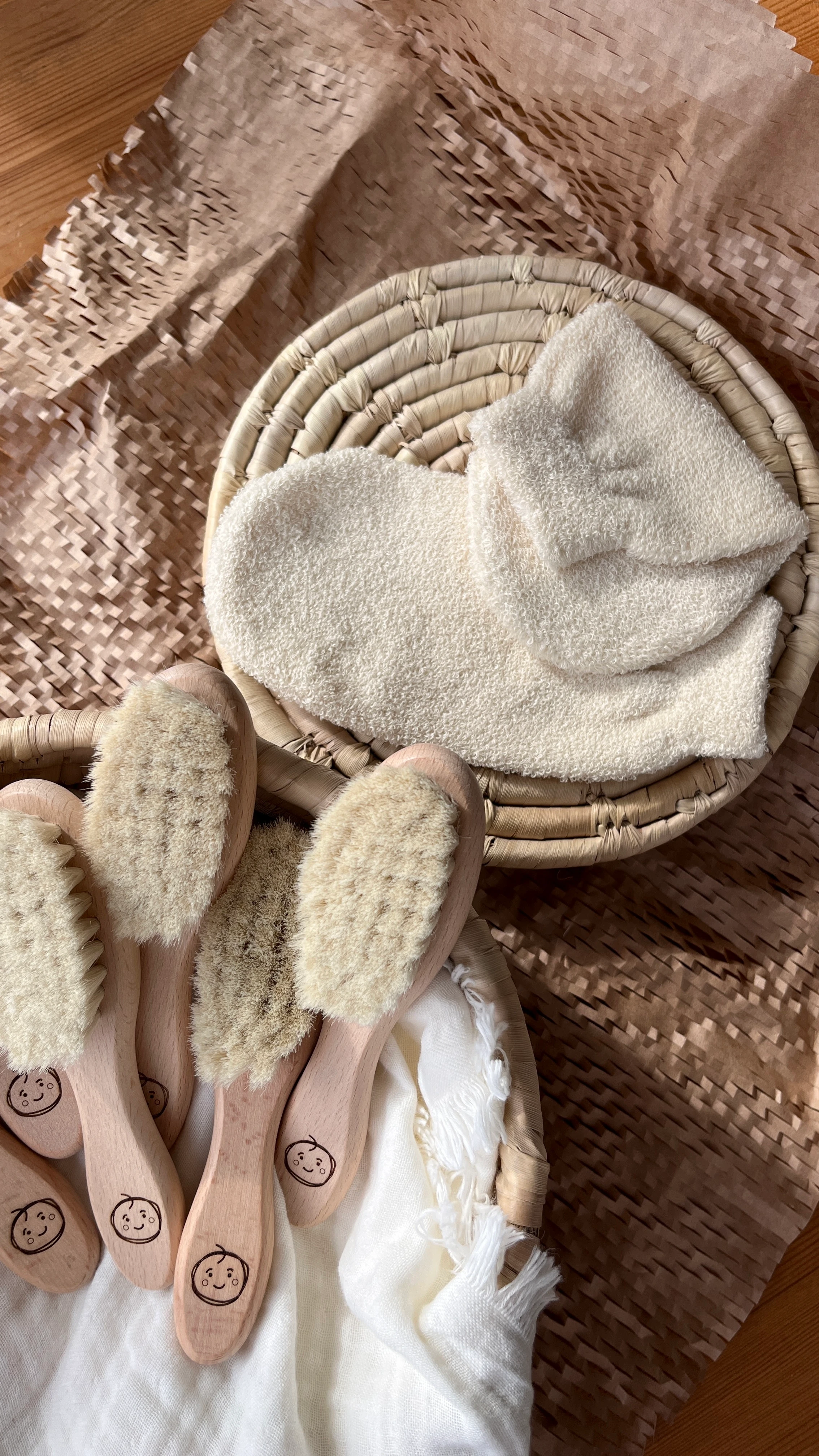 Doğal Keçi Kılı Ahşap Bebek Fırçası ve Pamuk Bebek Banyo Kesesi 2li Set