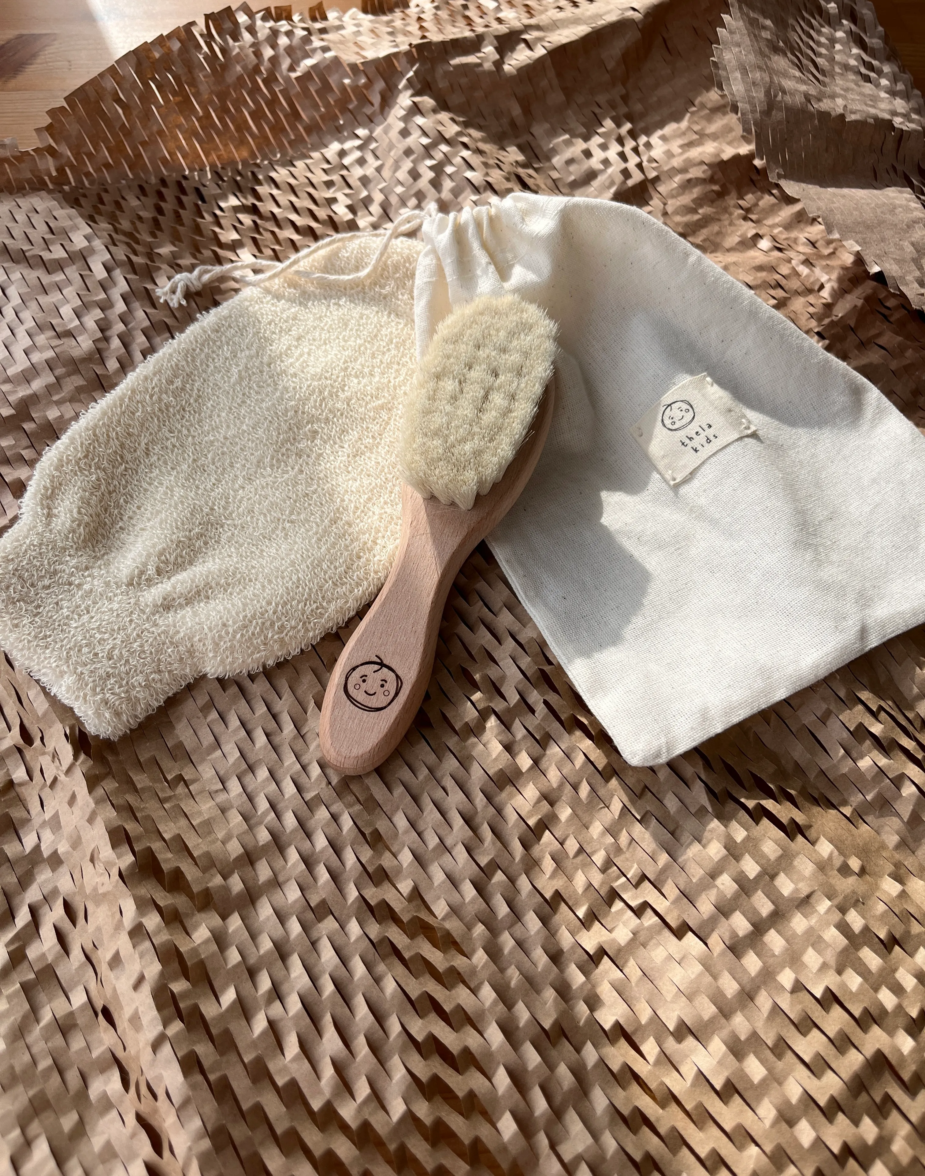 Doğal Keçi Kılı Ahşap Bebek Fırçası ve Pamuk Bebek Banyo Kesesi 2li Set