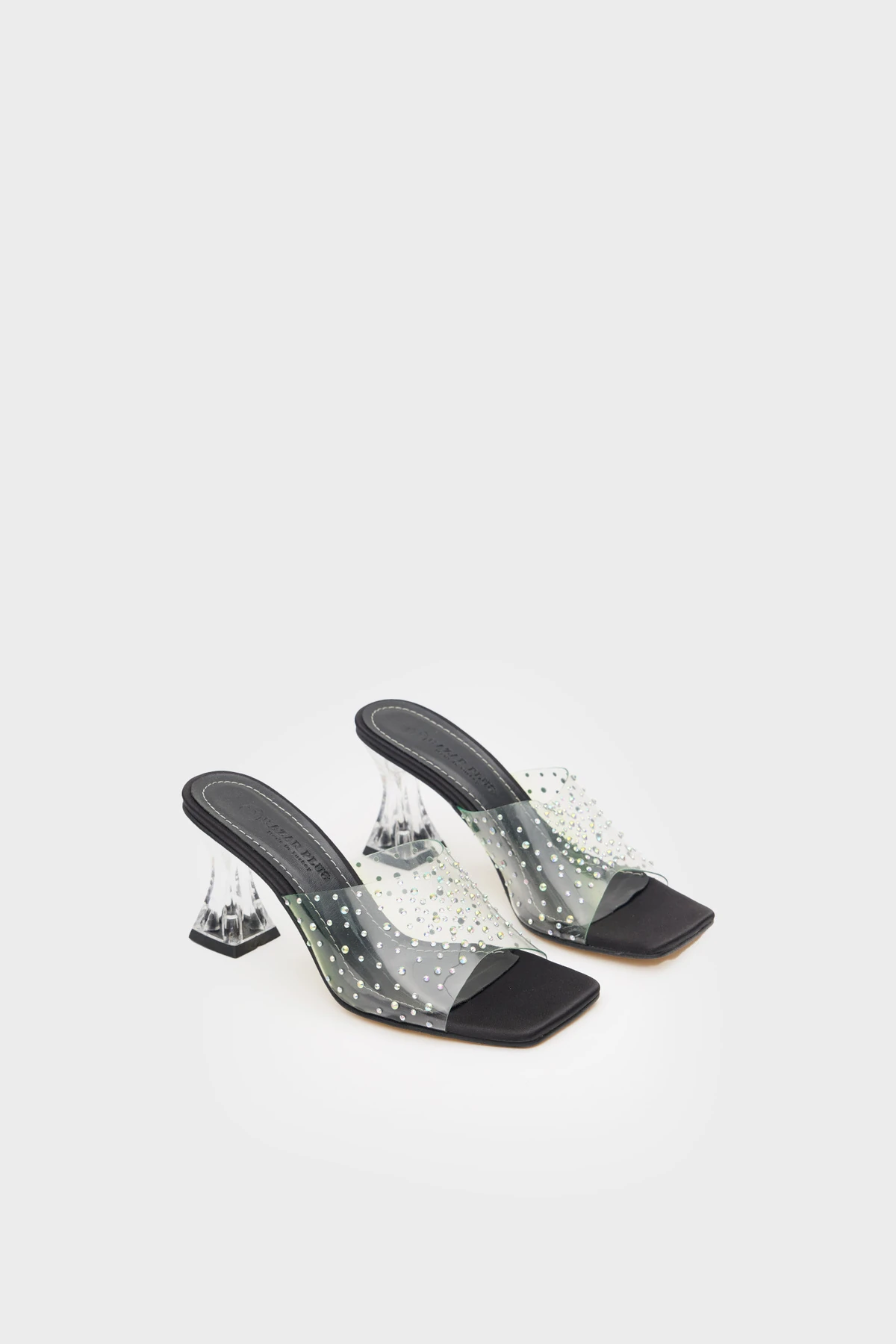 Taşlı Topuklu Siyah Ayakkabı