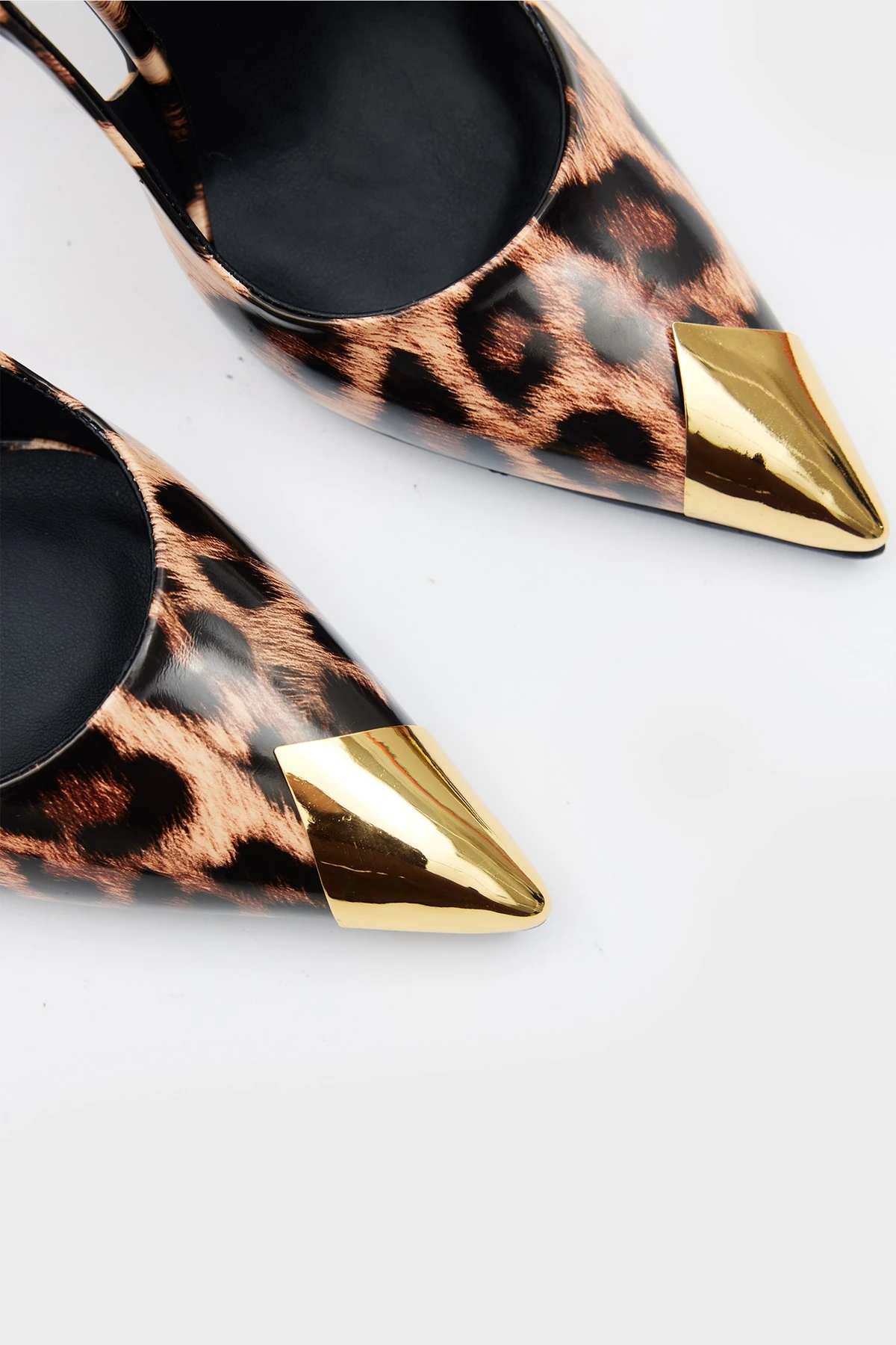 ROBİN METAL UÇ DETAYLI KADIN TOPUKLU AYAKKABI