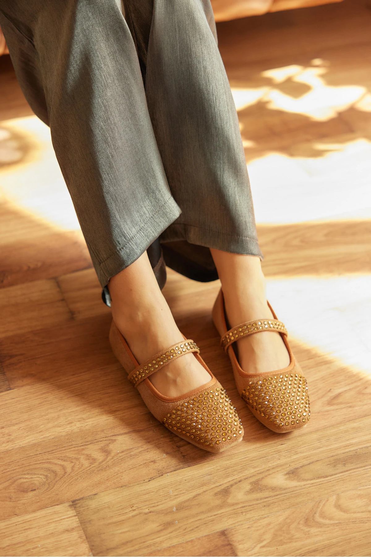 STELLA UCU TAŞLI KADIN BABET AYAKKABI - Taba