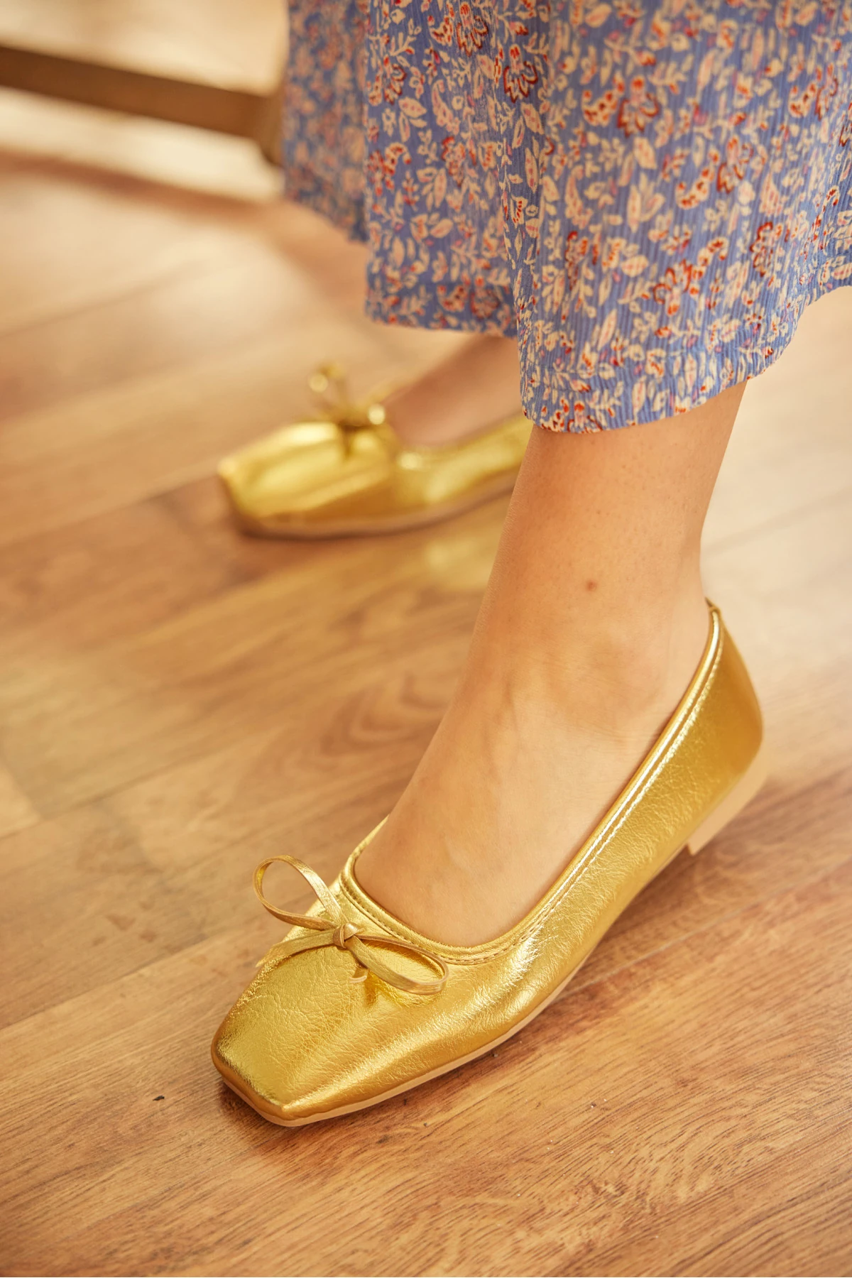 LARA KELEBEK DESENLİ KADIN BABET AYAKKABI