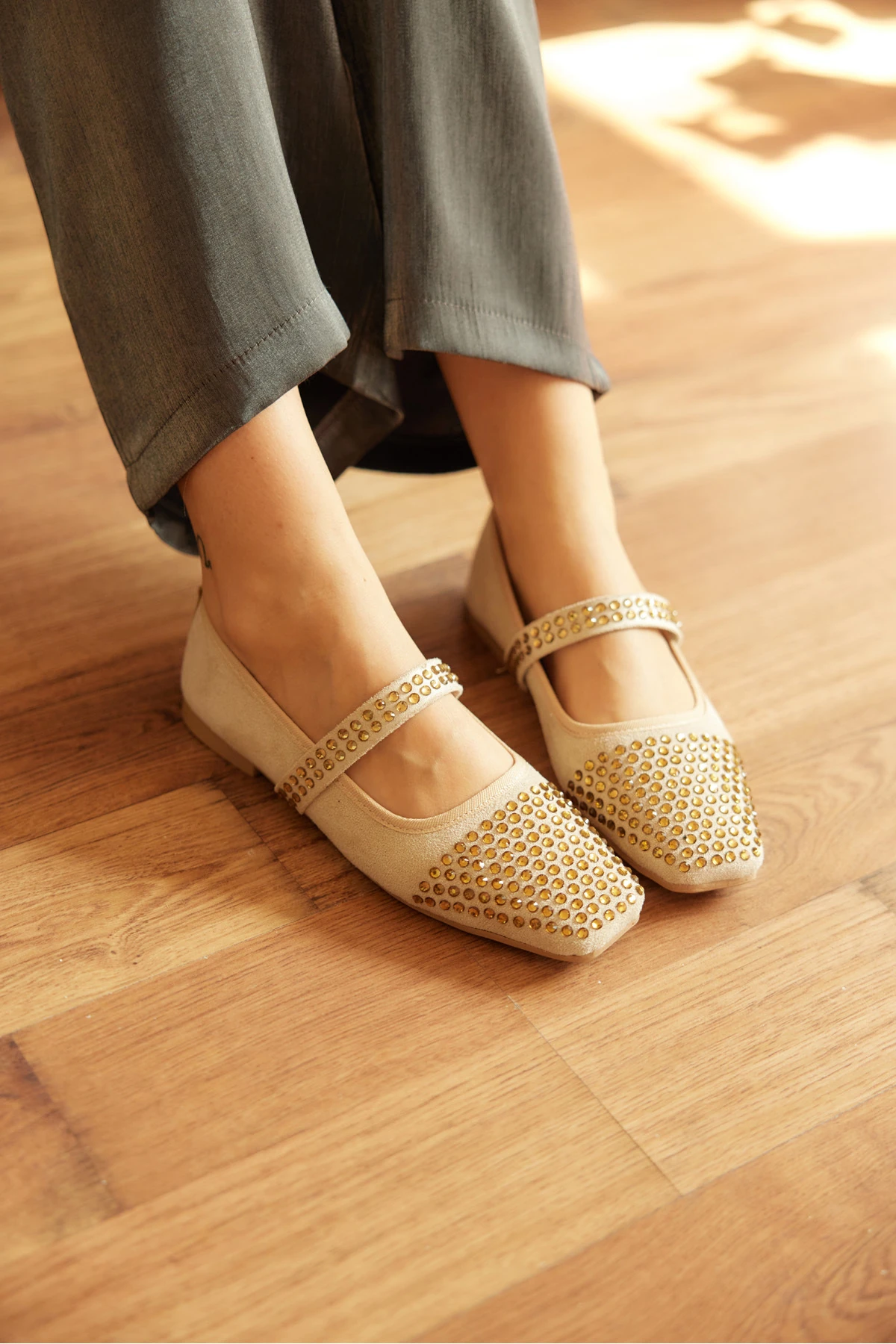 STELLA UCU TAŞLI KADIN BABET AYAKKABI - Bej