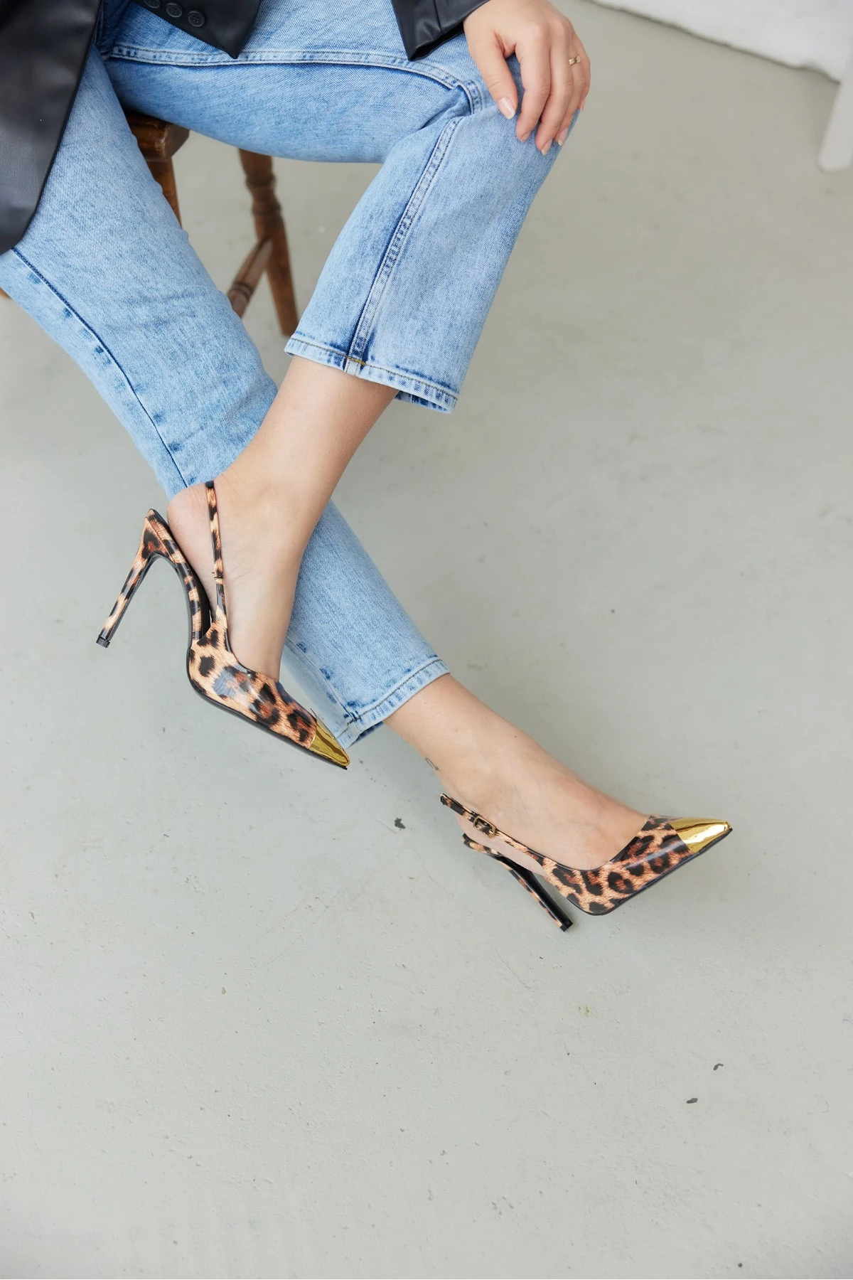 ROBİN METAL UÇ DETAYLI KADIN TOPUKLU AYAKKABI