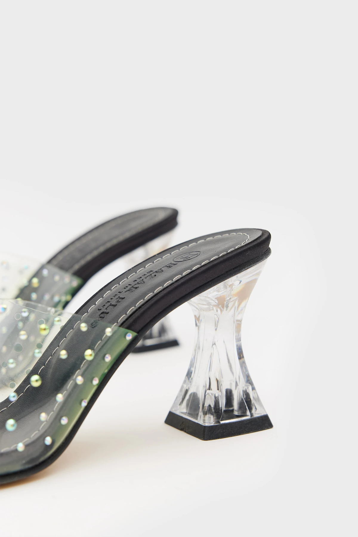 Taşlı Topuklu Siyah Ayakkabı