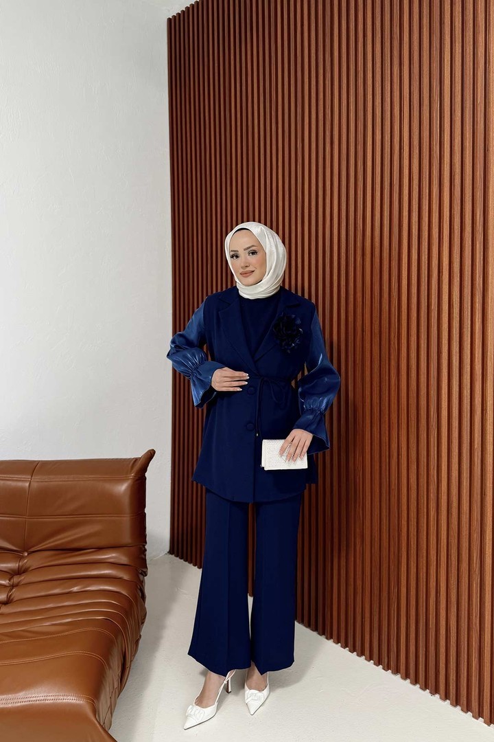 Gül Broşlu Ceketli Takım 32-4016