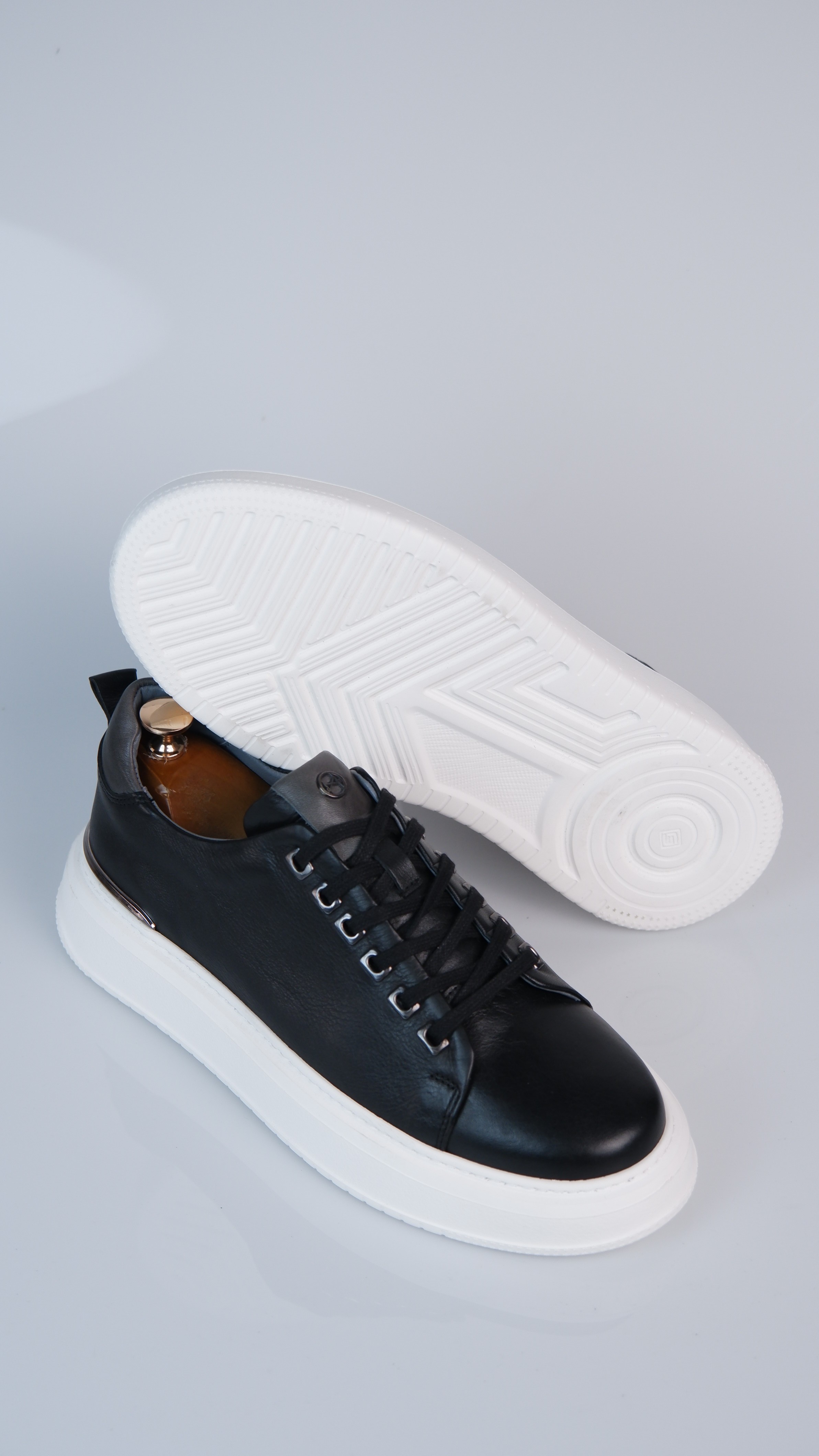 Moliere Model Hakiki Natural Deri Demir Detaylı Sneaker Ayakkabı - Siyah