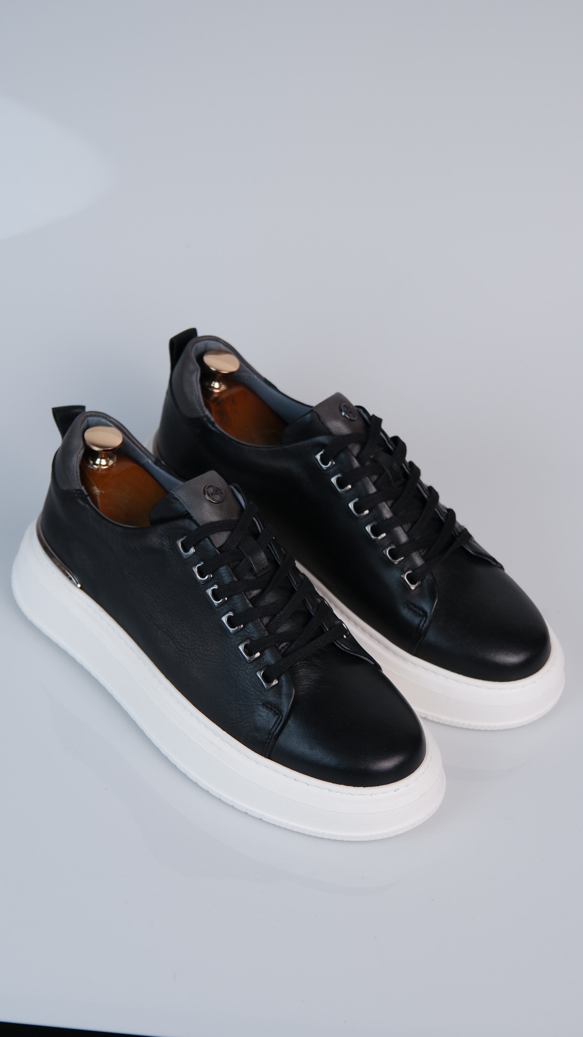 Moliere Model Hakiki Natural Deri Demir Detaylı Sneaker Ayakkabı - Siyah