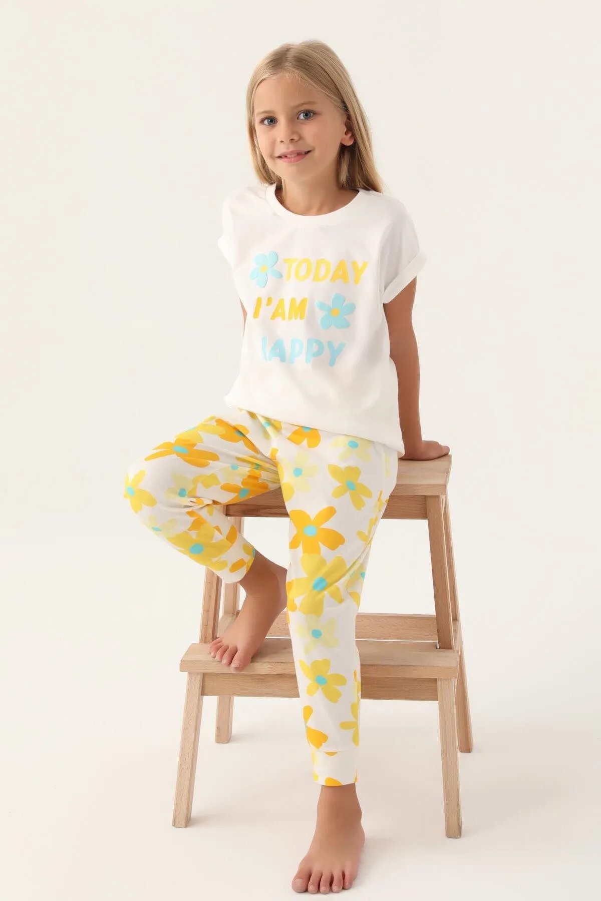 Kız Çocuk Çiçek Desenli Krem Pijama Takımı