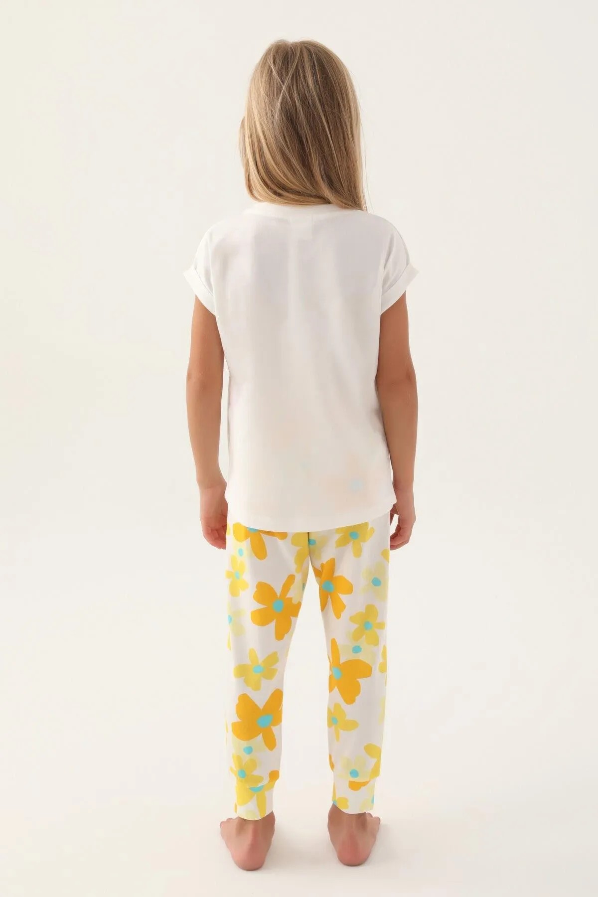 Kız Çocuk Çiçek Desenli Krem Pijama Takımı