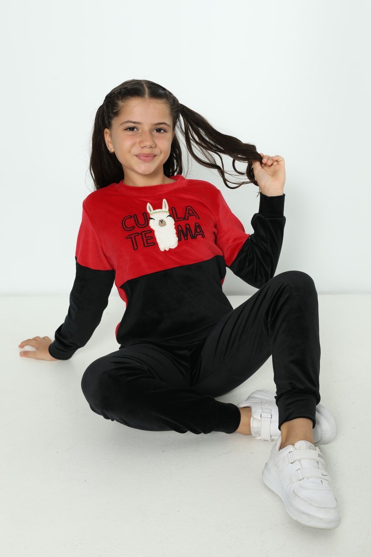 Lama Desenli Kadife Kız Çocuk Pijama Takımı