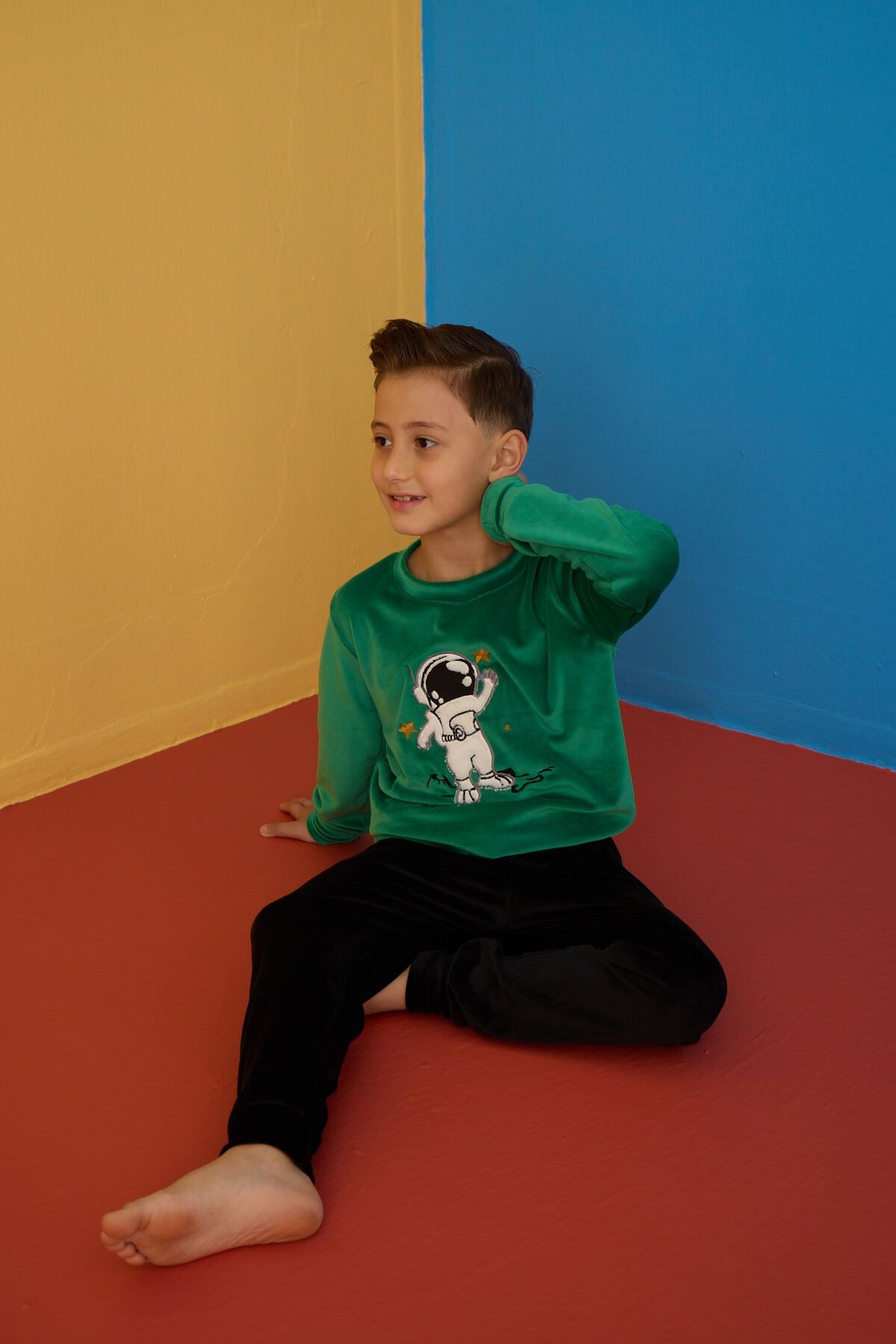 Astronot Desenli Kadife Çocuk Pijama Takımı