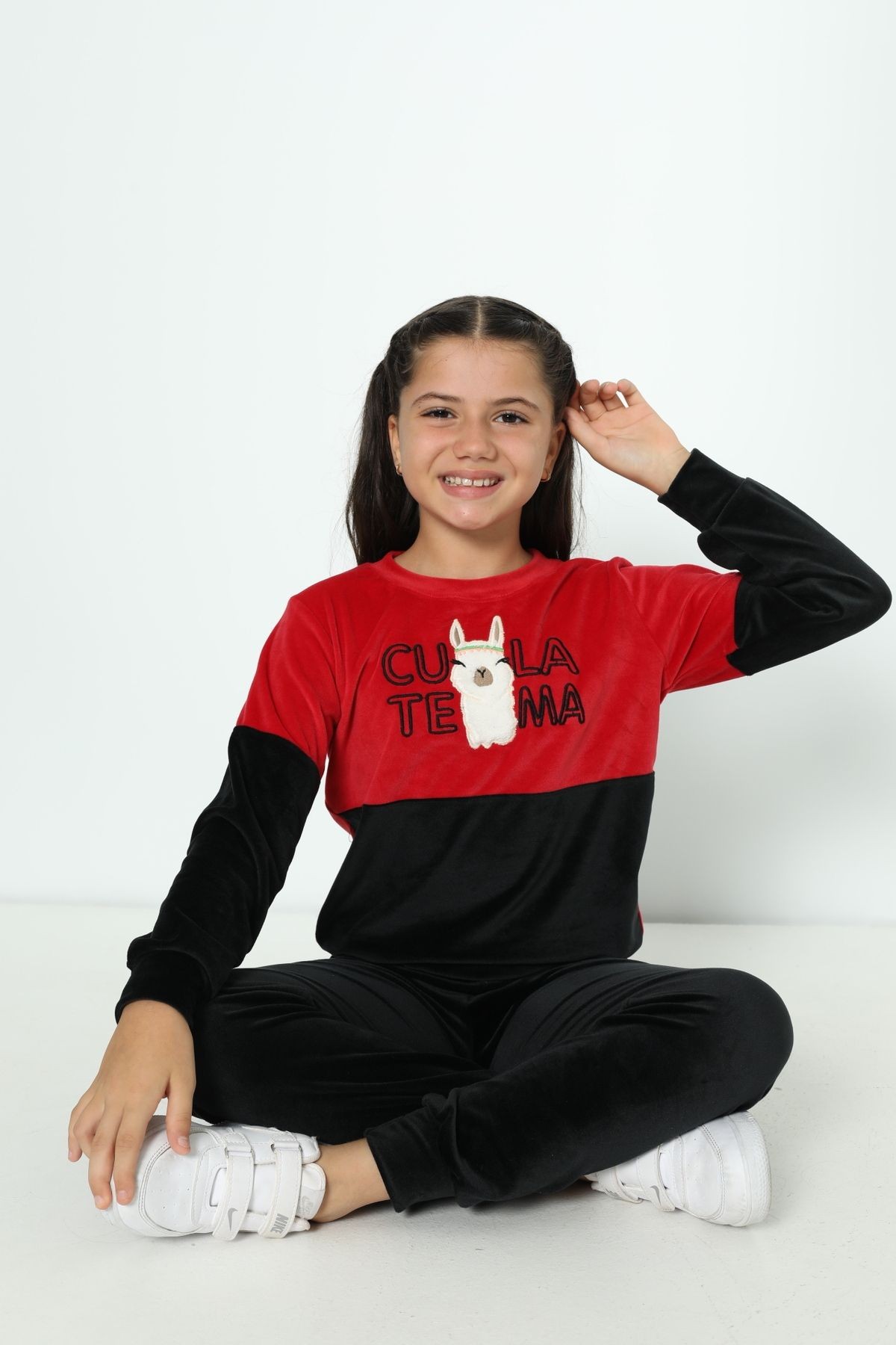 Lama Desenli Kadife Kız Çocuk Pijama Takımı