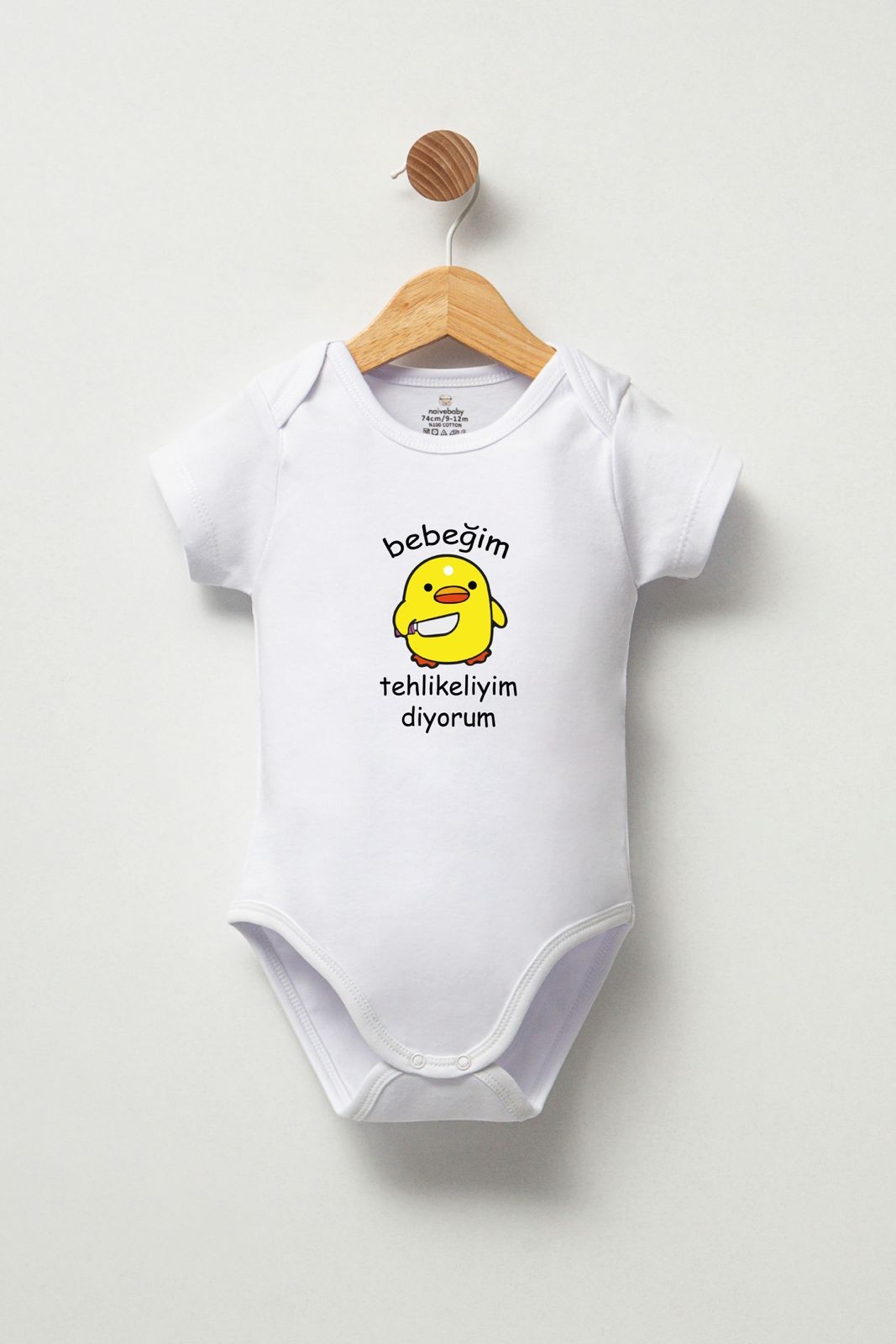 Bebeğim Tehlikeliyim Diyorum Yazılı Bebek Zıbını
