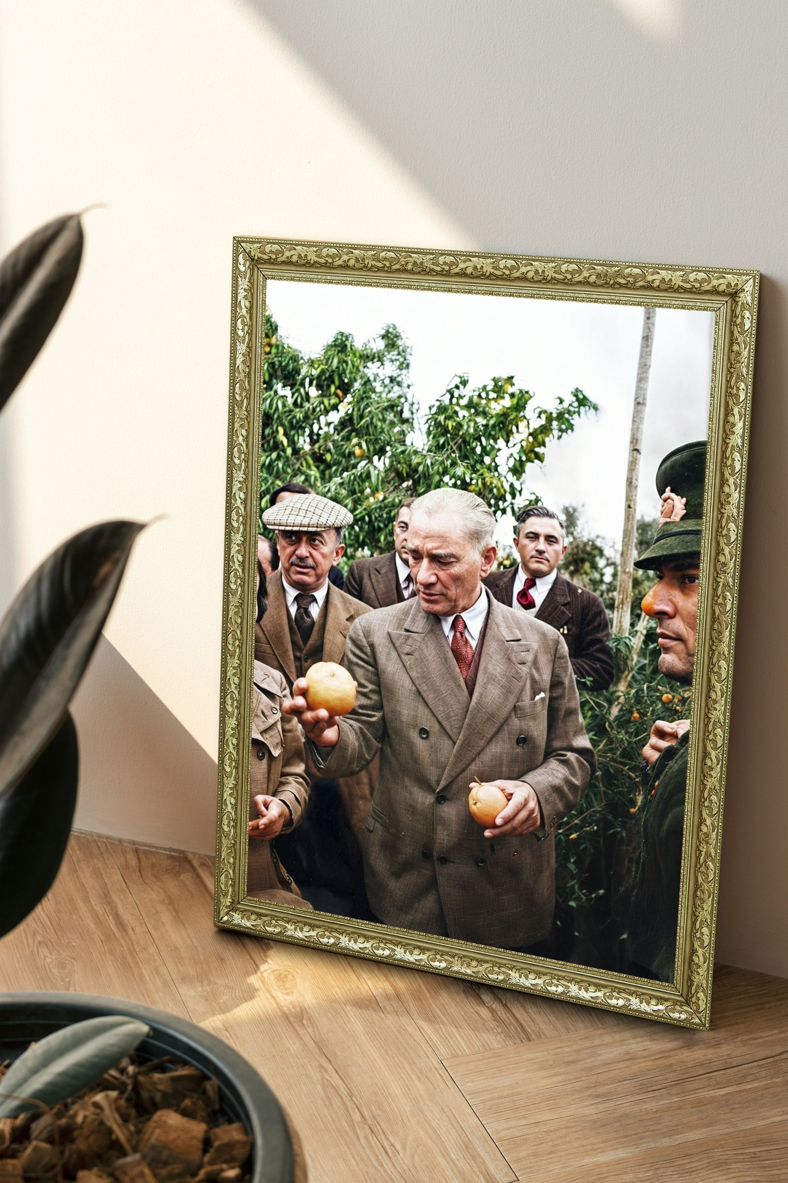 Milletle İç İçe Lider 60x80 cm Çerçeveli Tablo