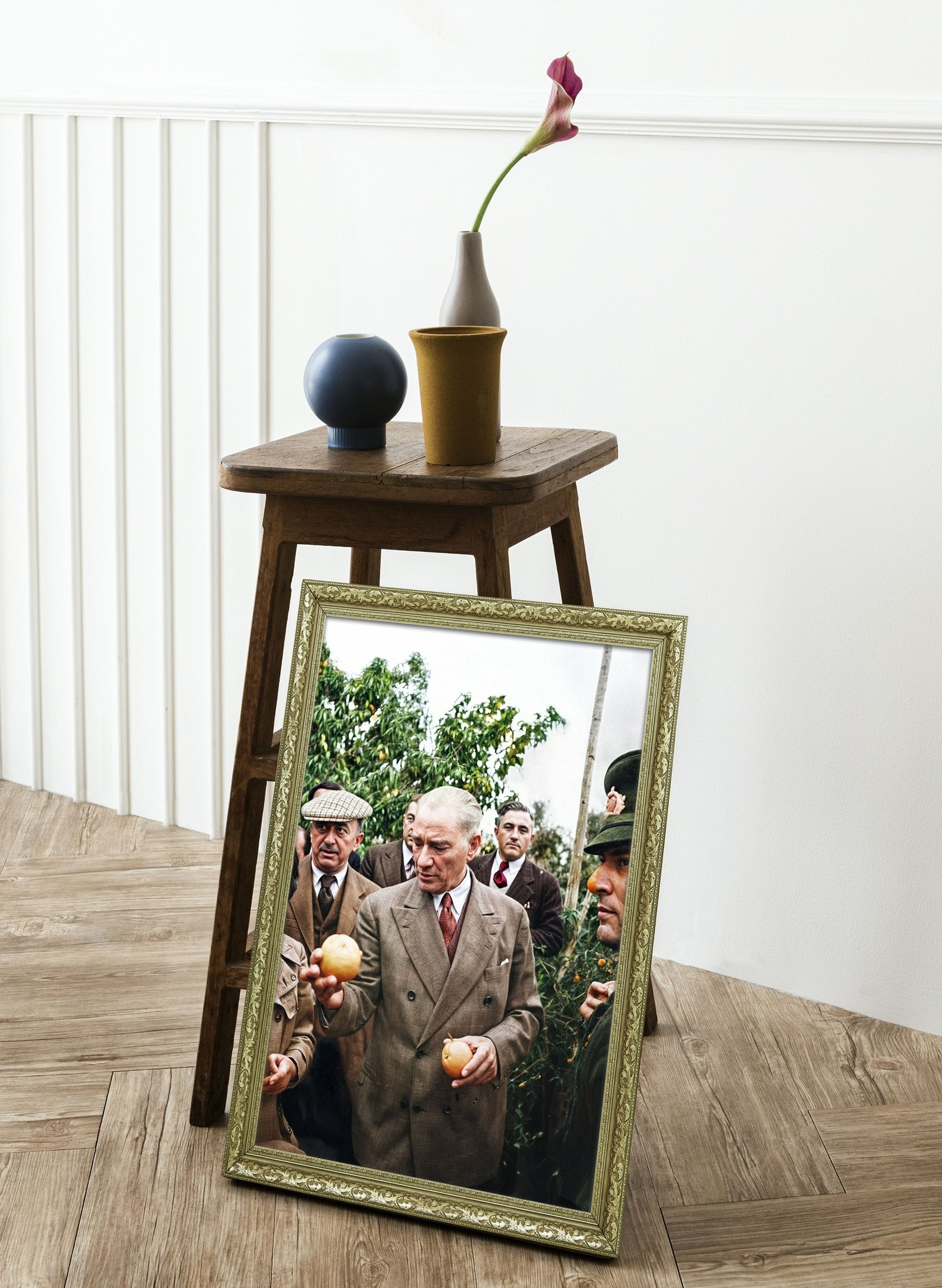 Milletle İç İçe Lider 60x80 cm Çerçeveli Tablo