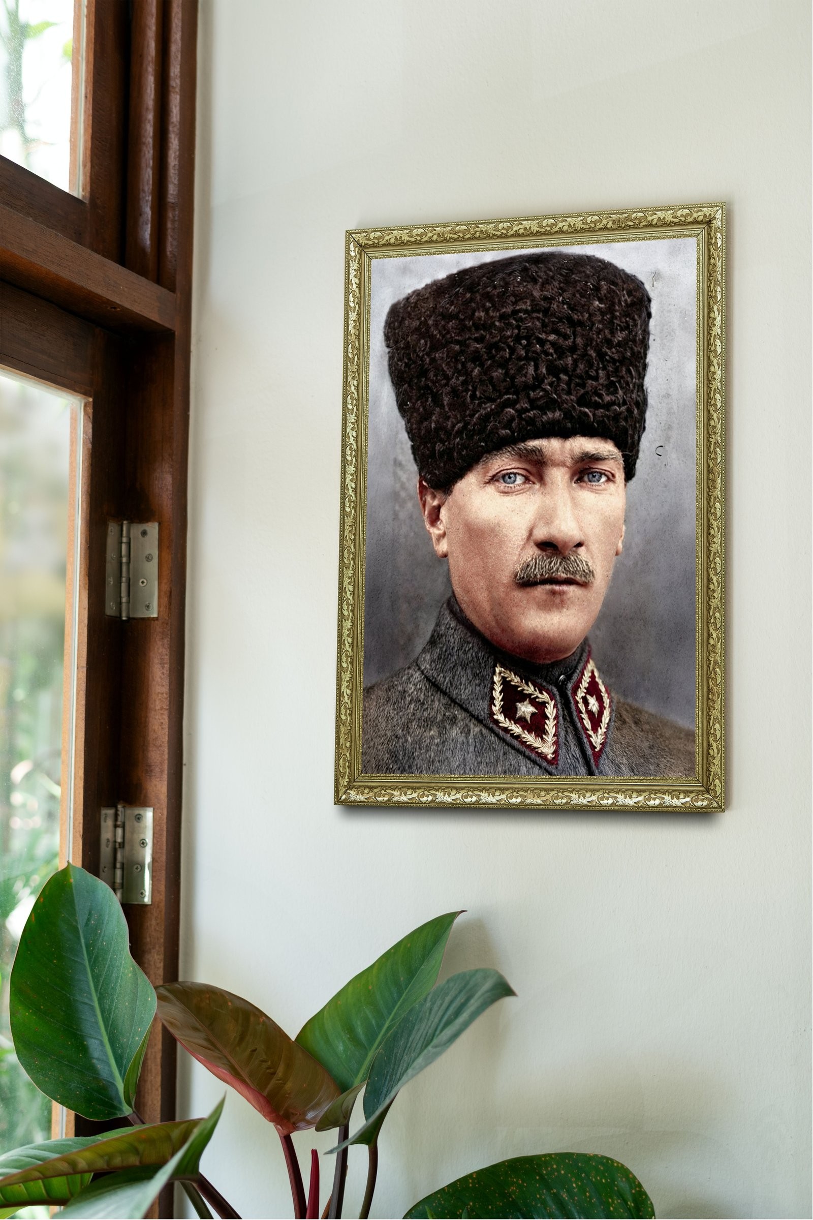 Keskin Bakışlı Komutan 60x80 cm Çerçeveli Tablo
