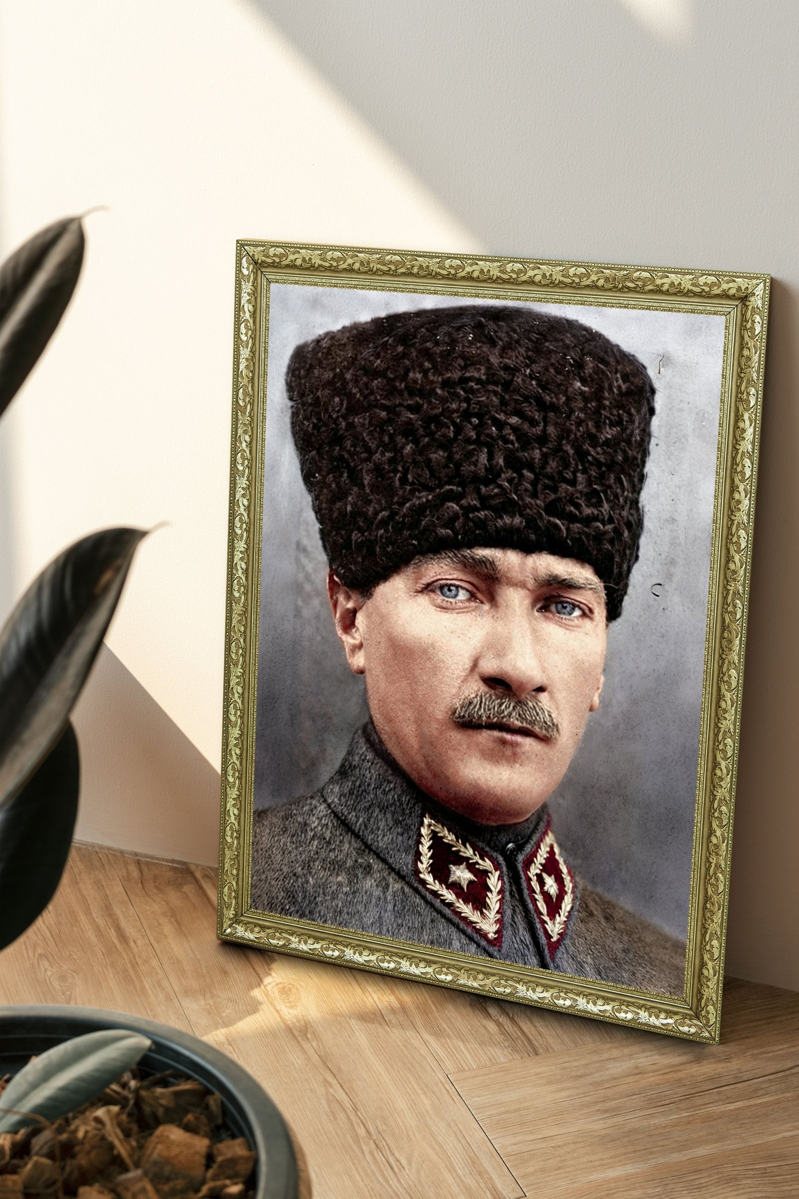 Keskin Bakışlı Komutan 60x80 cm Çerçeveli Tablo
