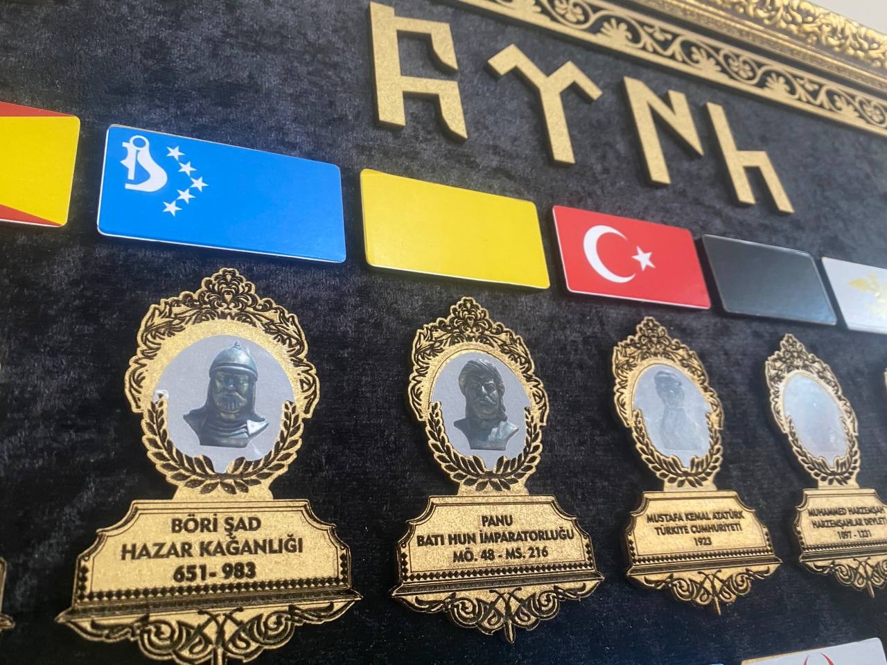 17 Türk Liderleri Desenli Tablo 60x80 cm