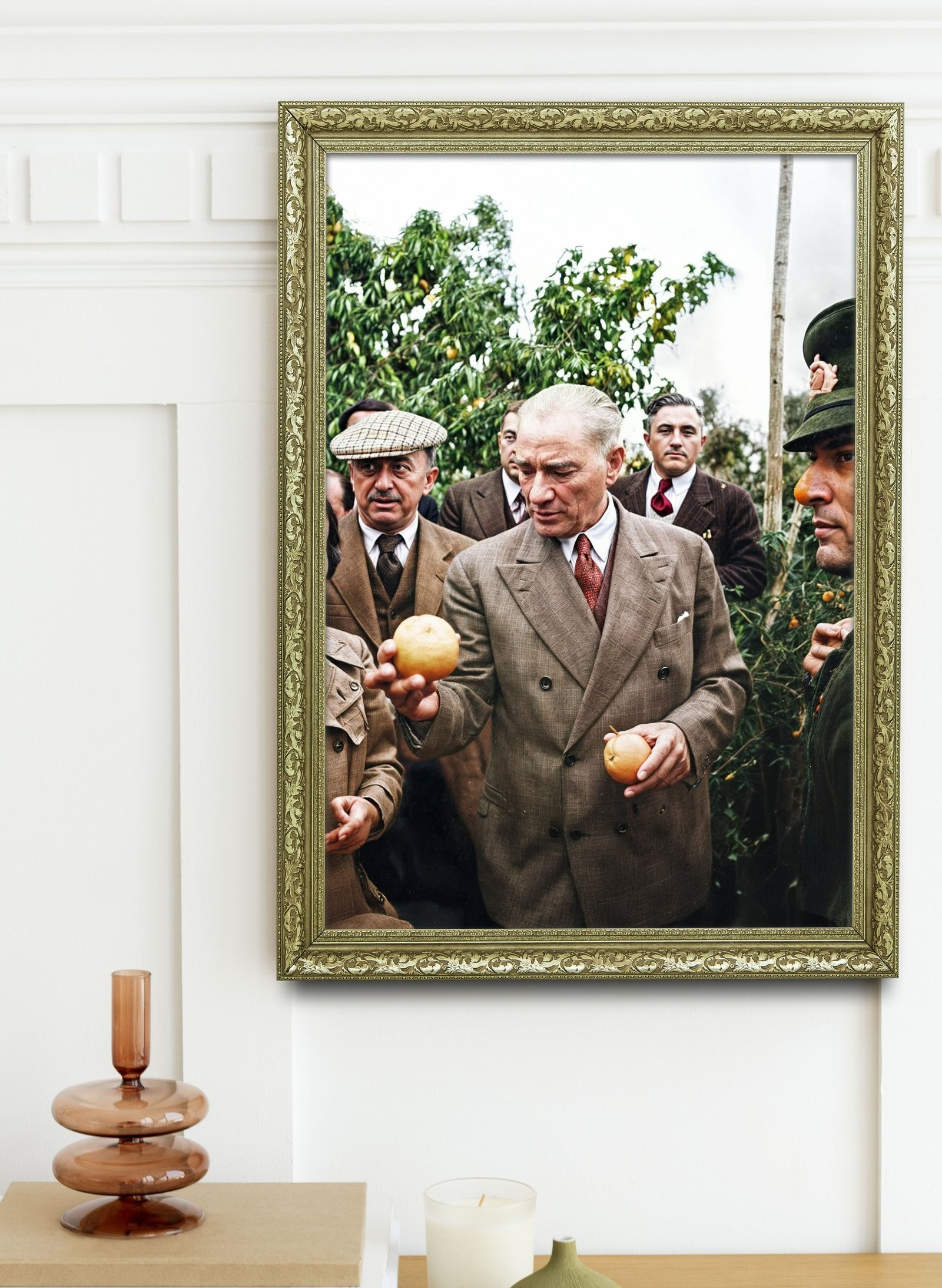 Milletle İç İçe Lider 60x80 cm Çerçeveli Tablo