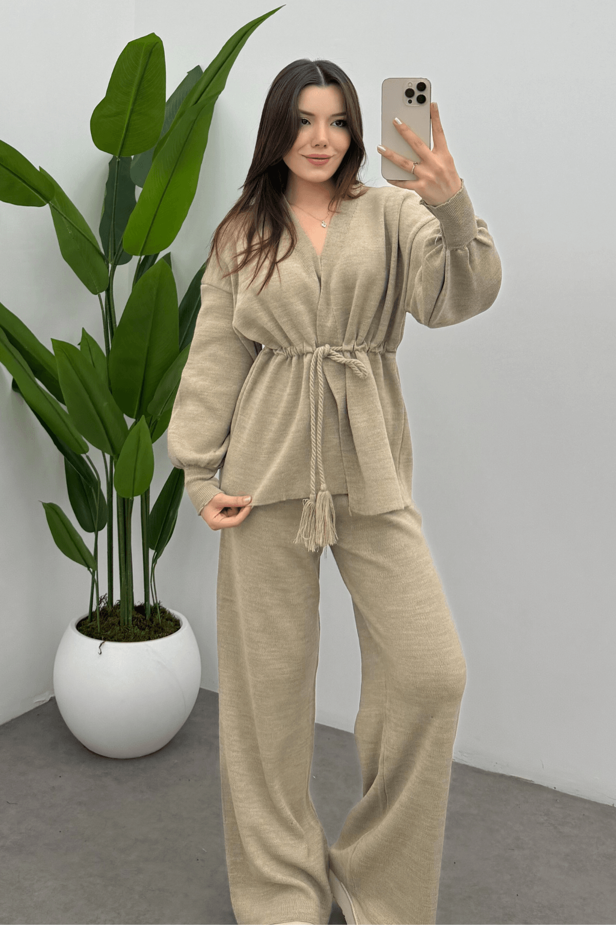 Kadın Krem Beli Püskül Bağcık Detaylı Hırka Pantolon İkili Triko Takım