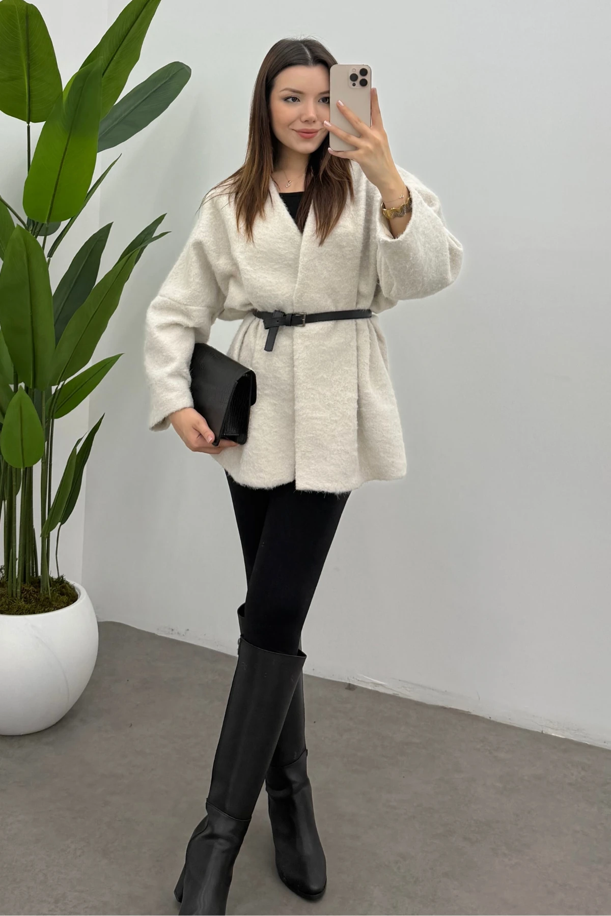 Kadın Ekru Kemerli Kaşe Kaban