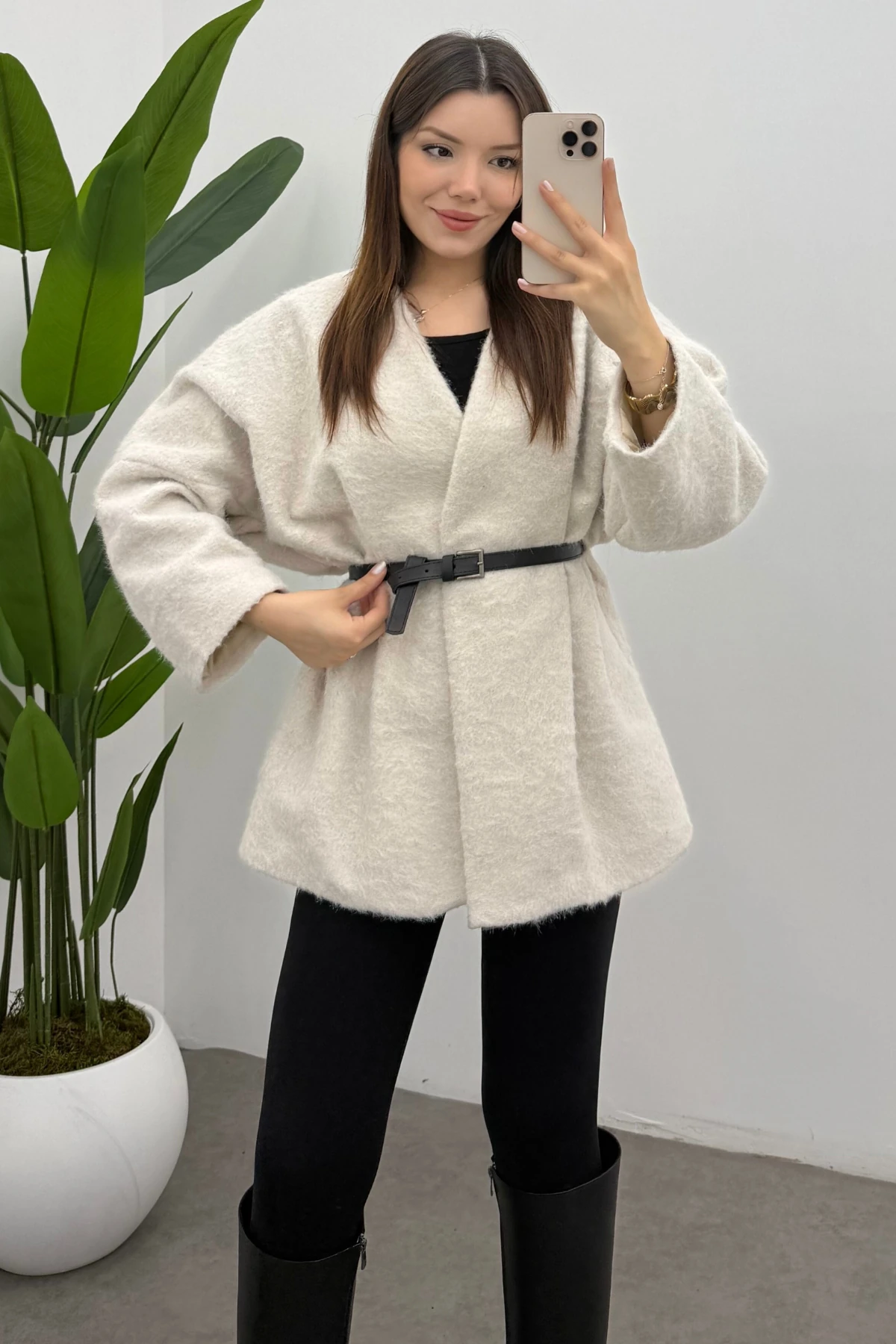 Kadın Ekru Kemerli Kaşe Kaban