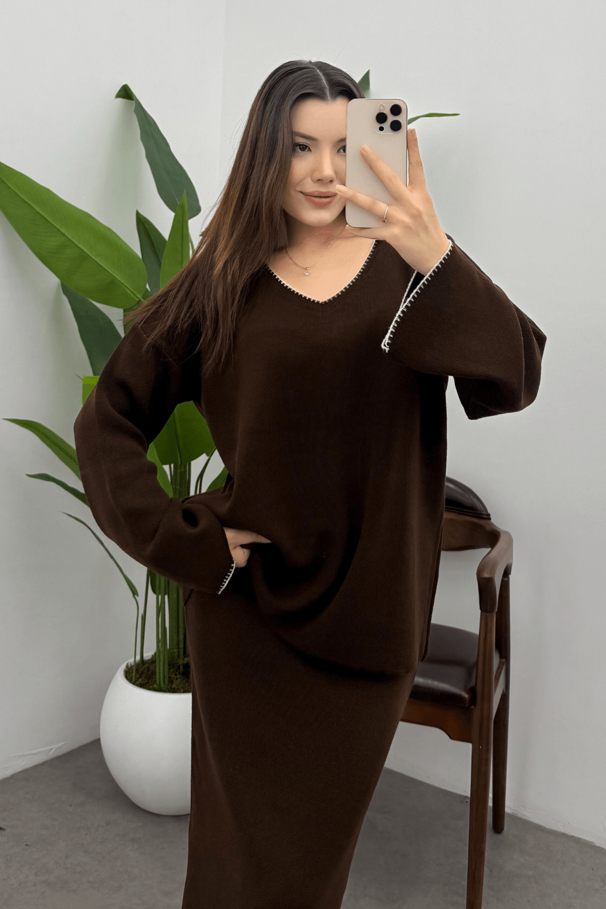 Kadın Kahverengi Çoban Dikiş Detaylı V Yaka Kazak Etek Triko Takım