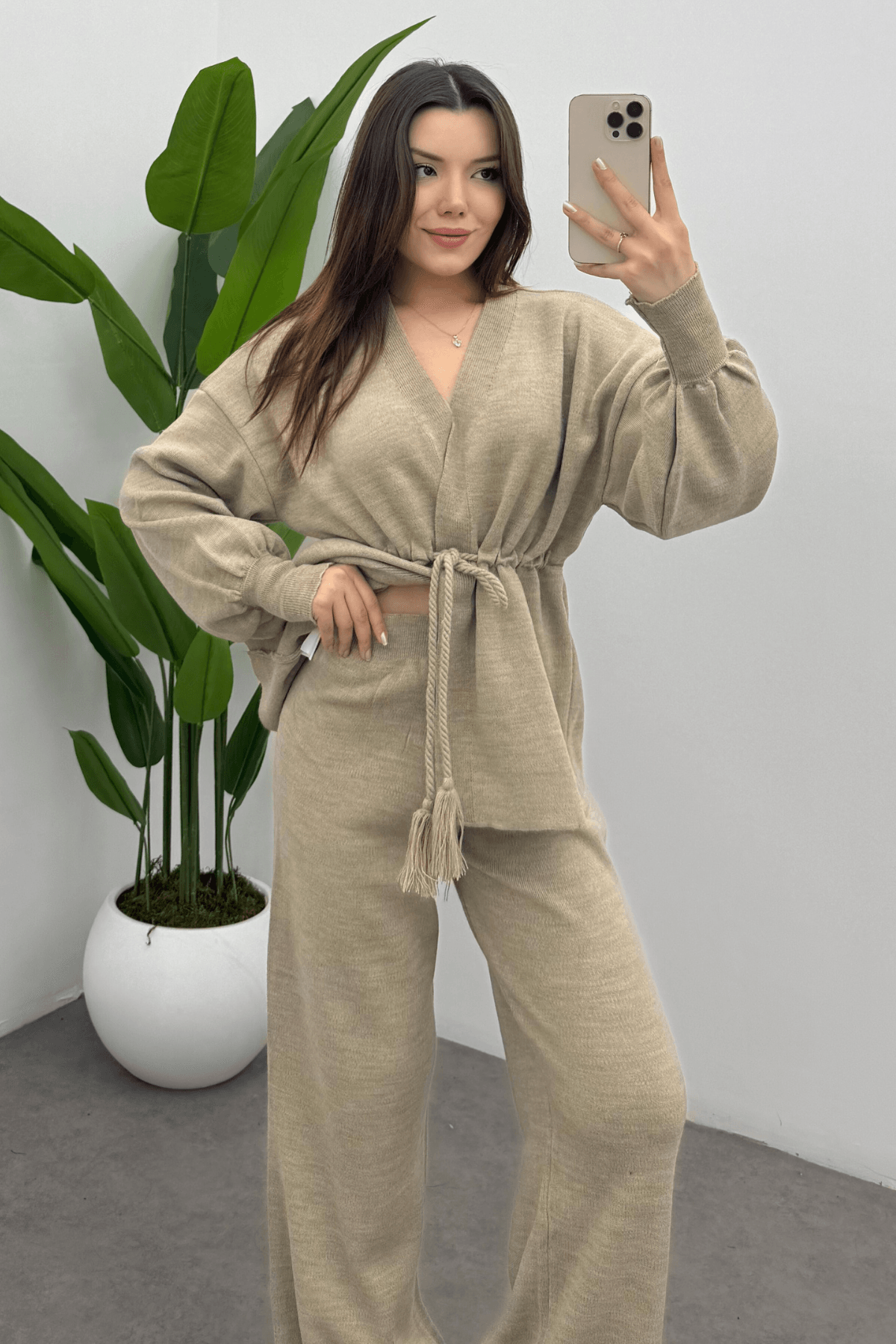 Kadın Krem Beli Püskül Bağcık Detaylı Hırka Pantolon İkili Triko Takım